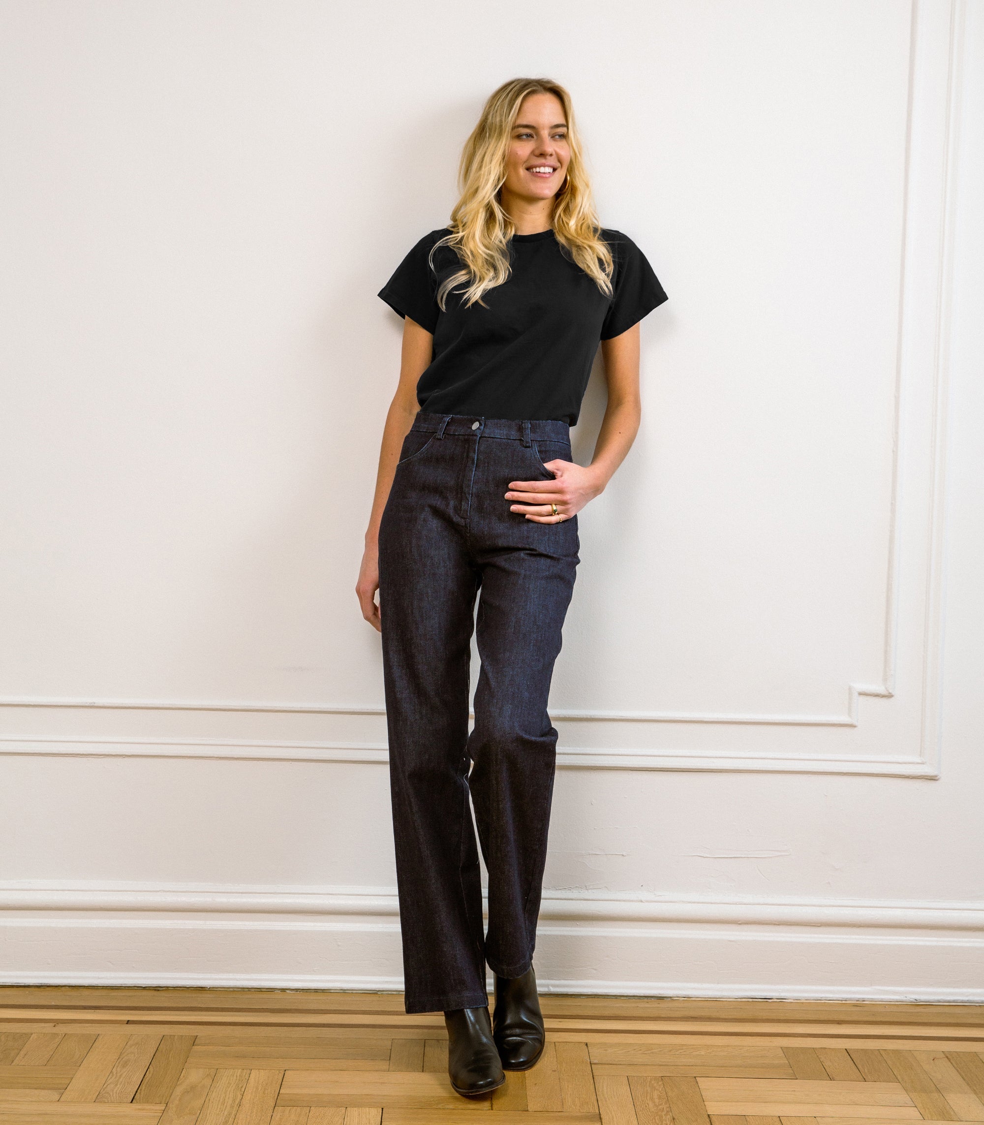 Loup - Hutton Boxy Fitted Tee - Black -