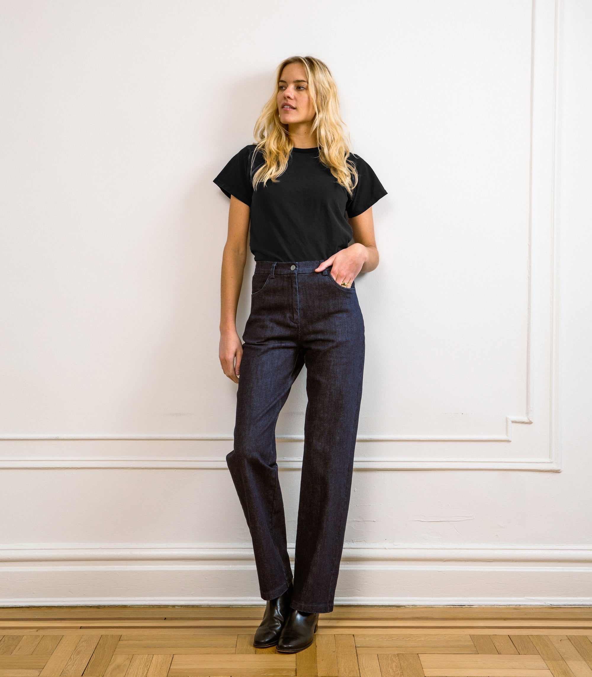 Loup - Hutton Boxy Fitted Tee - Black -