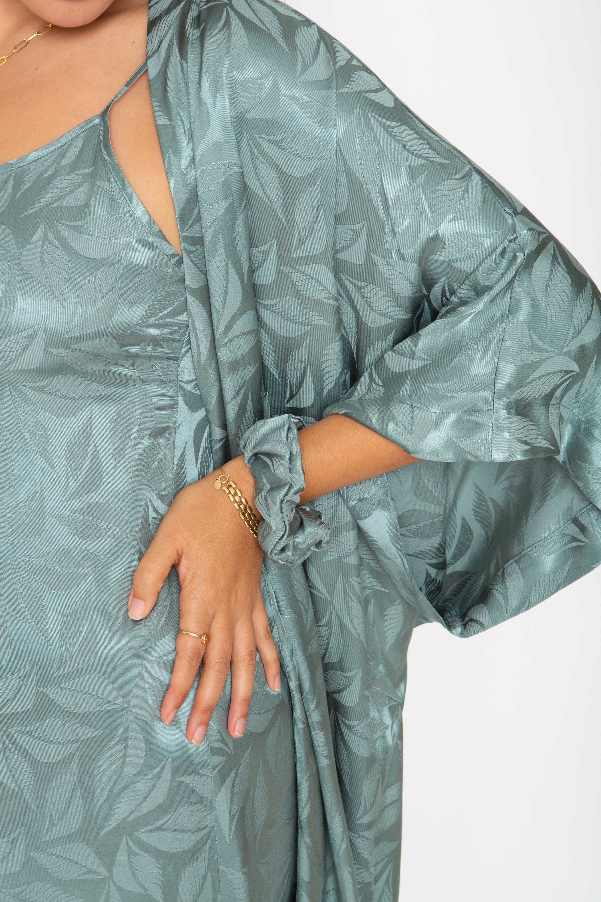 Be Idle - The Short Robe - Sea Foam Palm -
