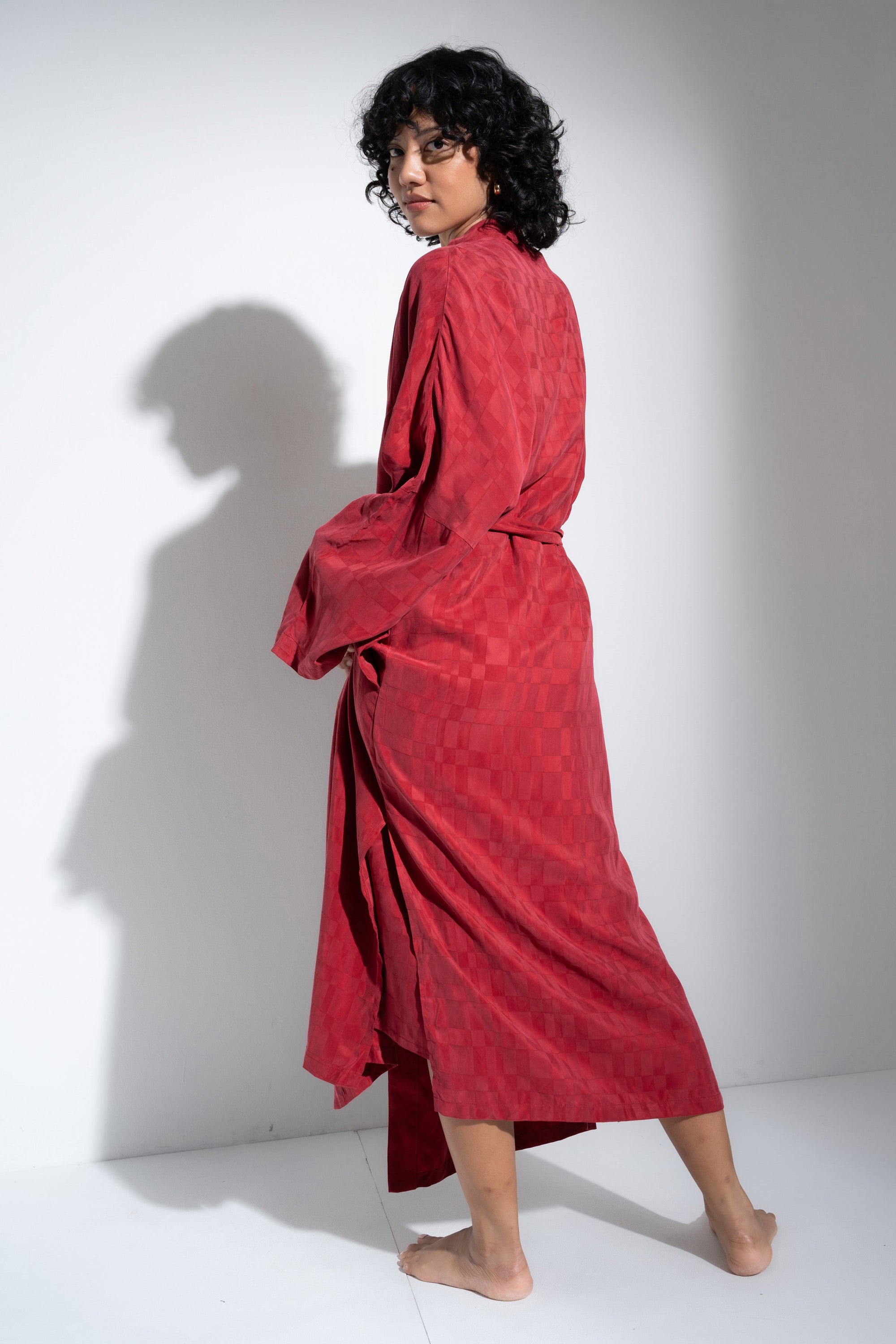 Be Idle - The Long Robe - Bloodred -