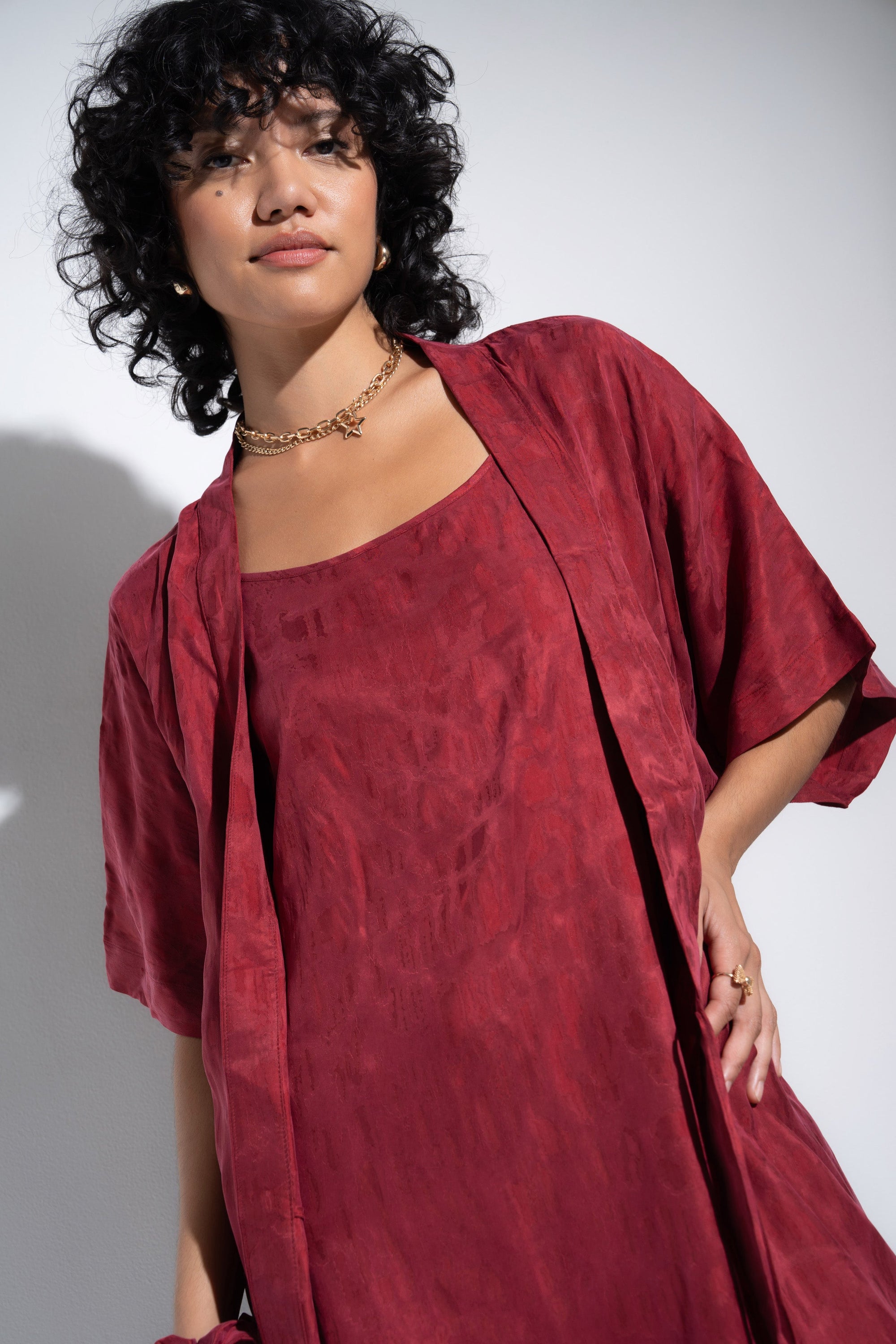 Be Idle - The Short Robe - Bloodred -
