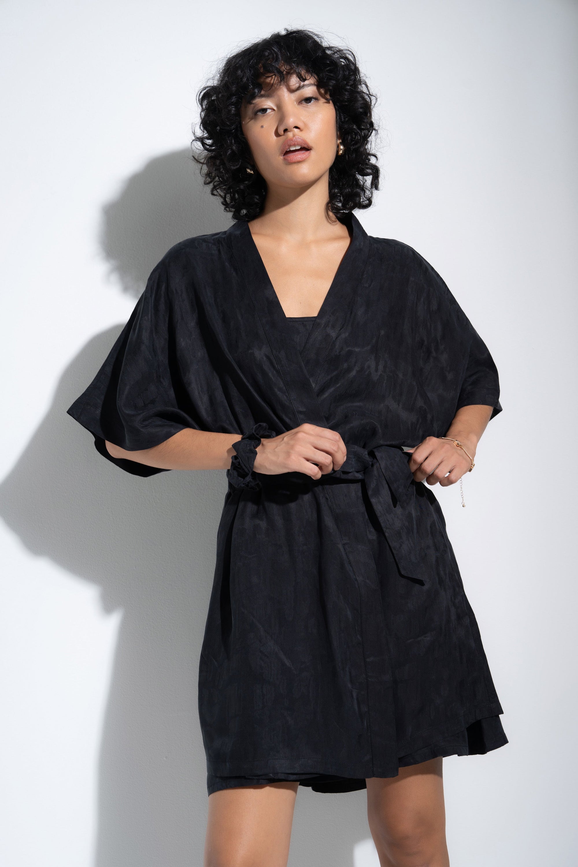 Be Idle - The Short Robe - Black -