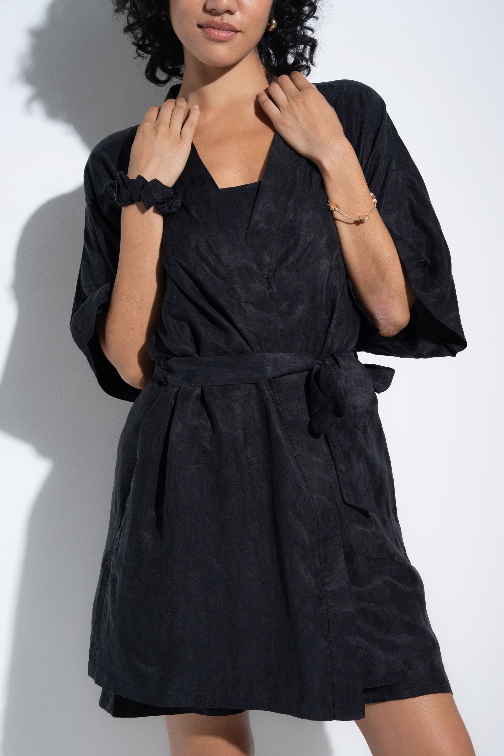 Be Idle - The Short Robe - Black -