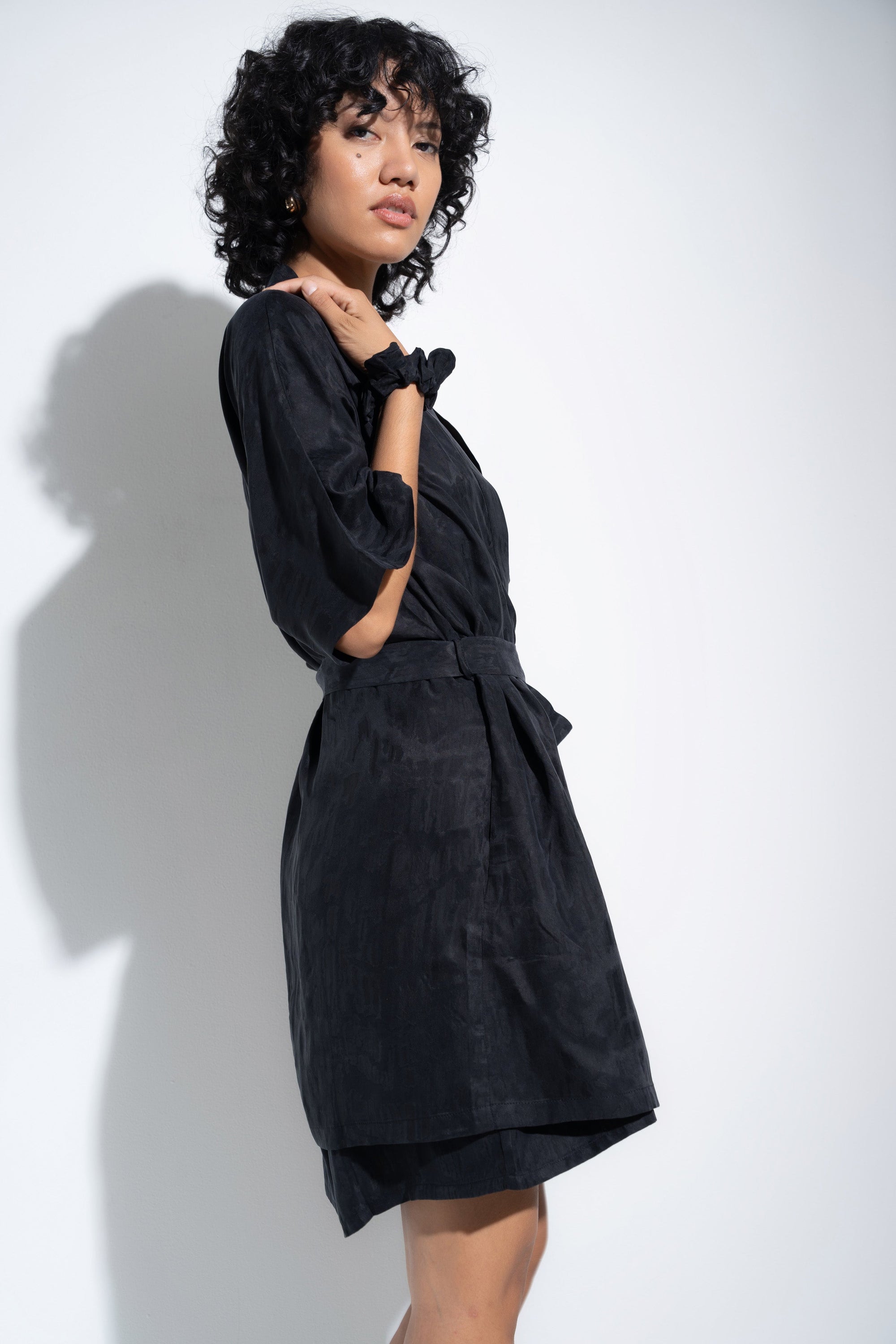 Be Idle - The Short Robe - Black -