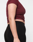 Organic Basics - Active Rib Ruched Tee - Summer Wine -