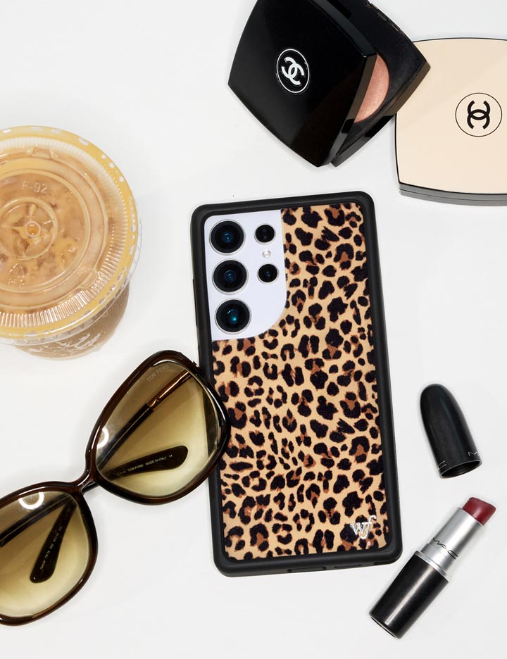 Lifestyle Image 02 Meow Samsung Galaxy Case