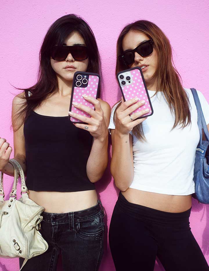 Supporting Image 02 Pink Polka Dot Samsung Glalaxy Case