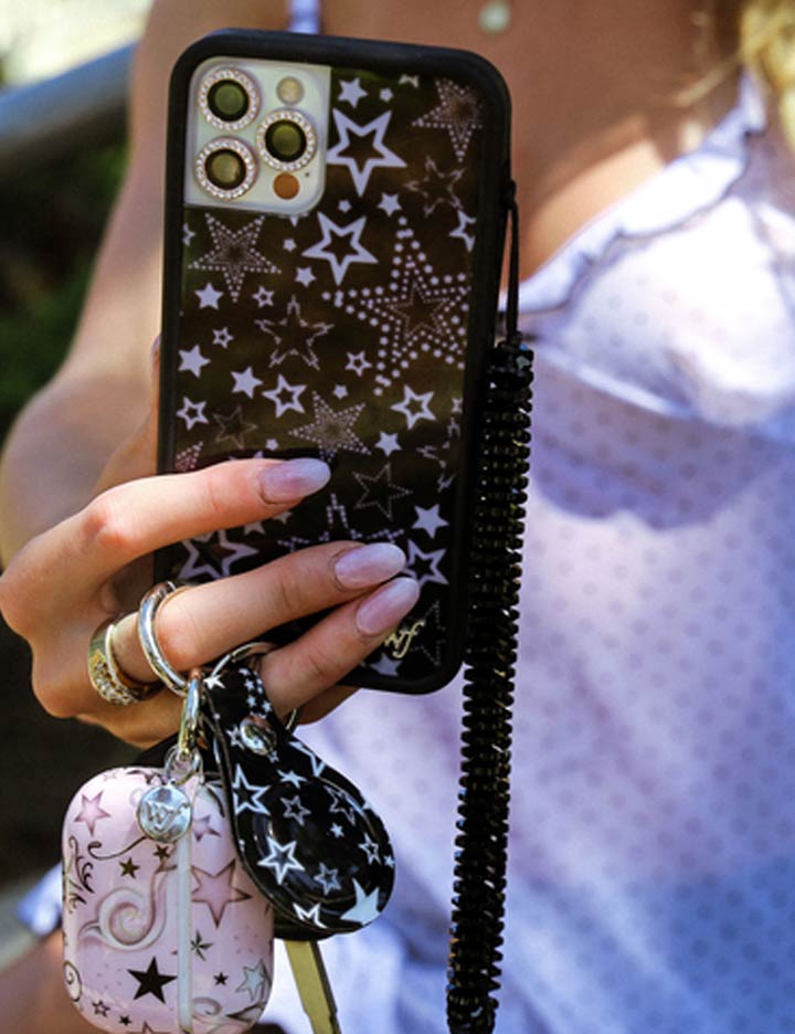Supporting Image 03 Crystal Wristlet Black