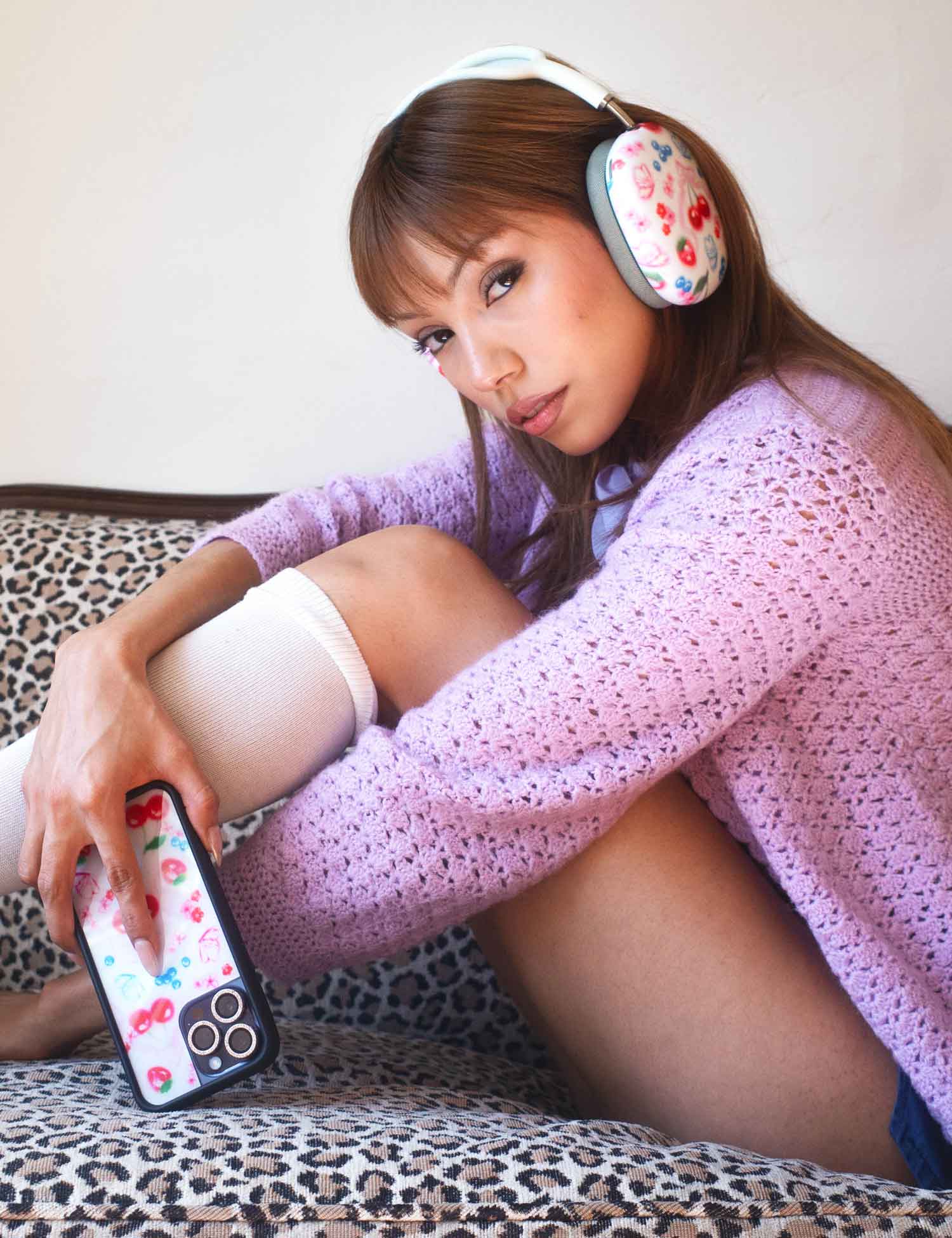 Supporting Image 03 Sweet Cherries AirPods Max