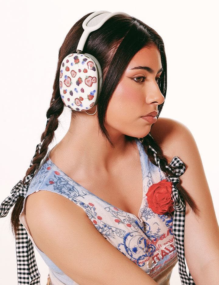 Supporting Image 04 Fruit Tart AirPods Max Cover 