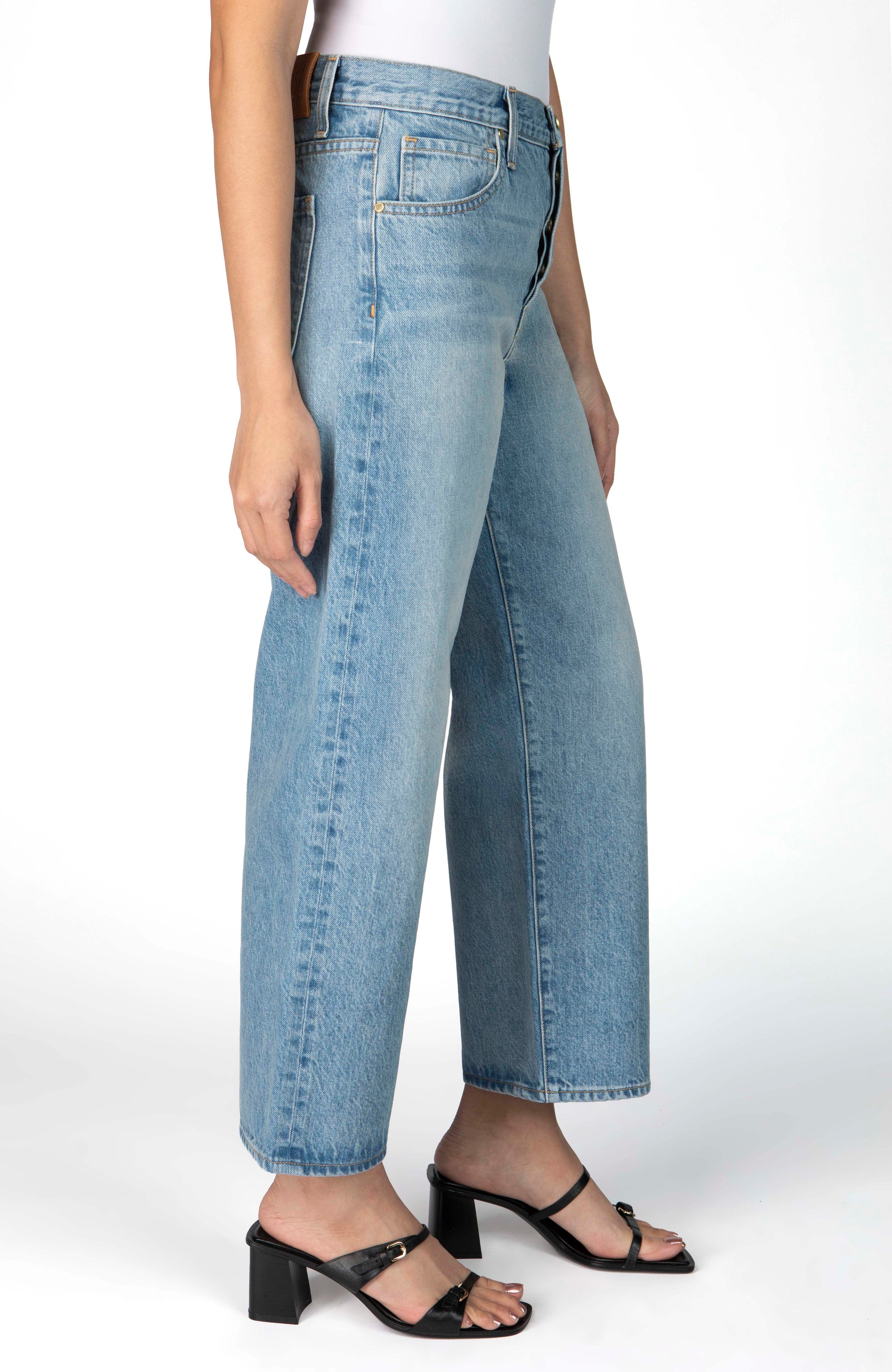 Nelle Atelier - The Austyn Petite Capri Straight Leg Jean - Sky -