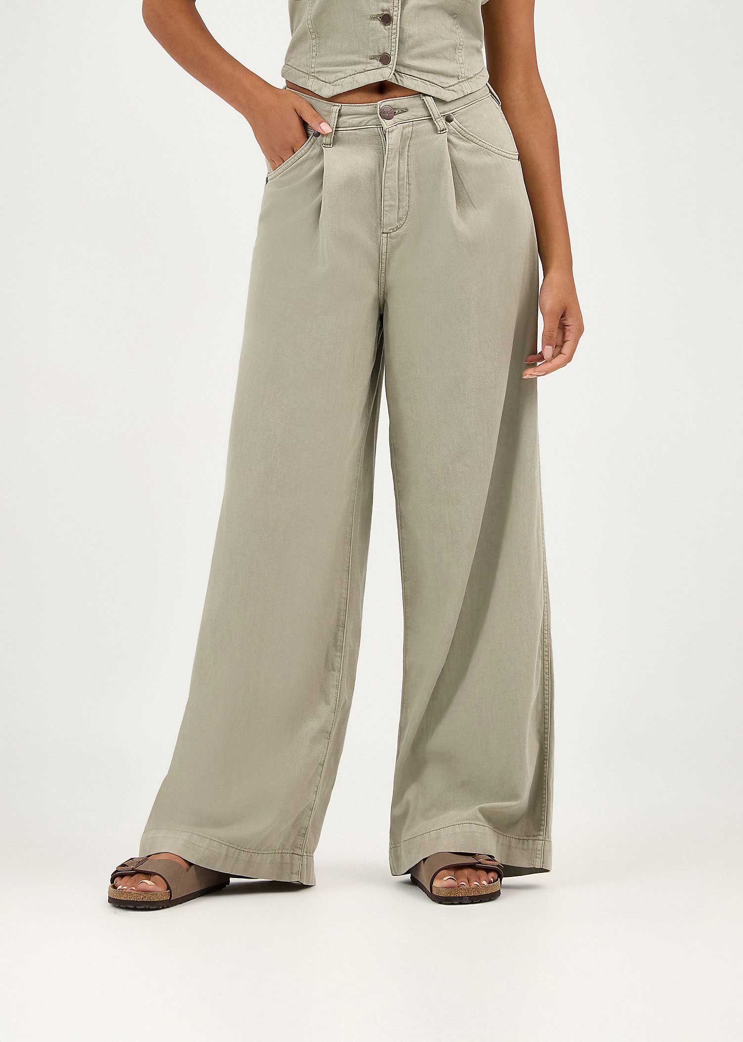 Wrangler - Pleated Trousers - Tea -