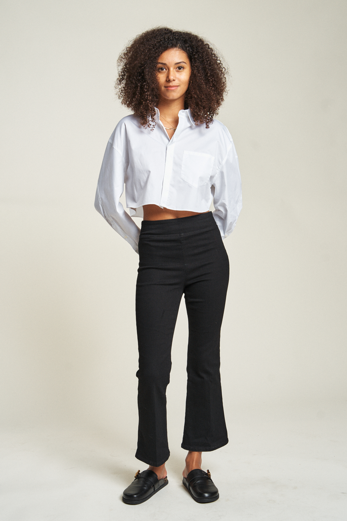 Oliver Logan - Roxbury Flare Crop - Black -