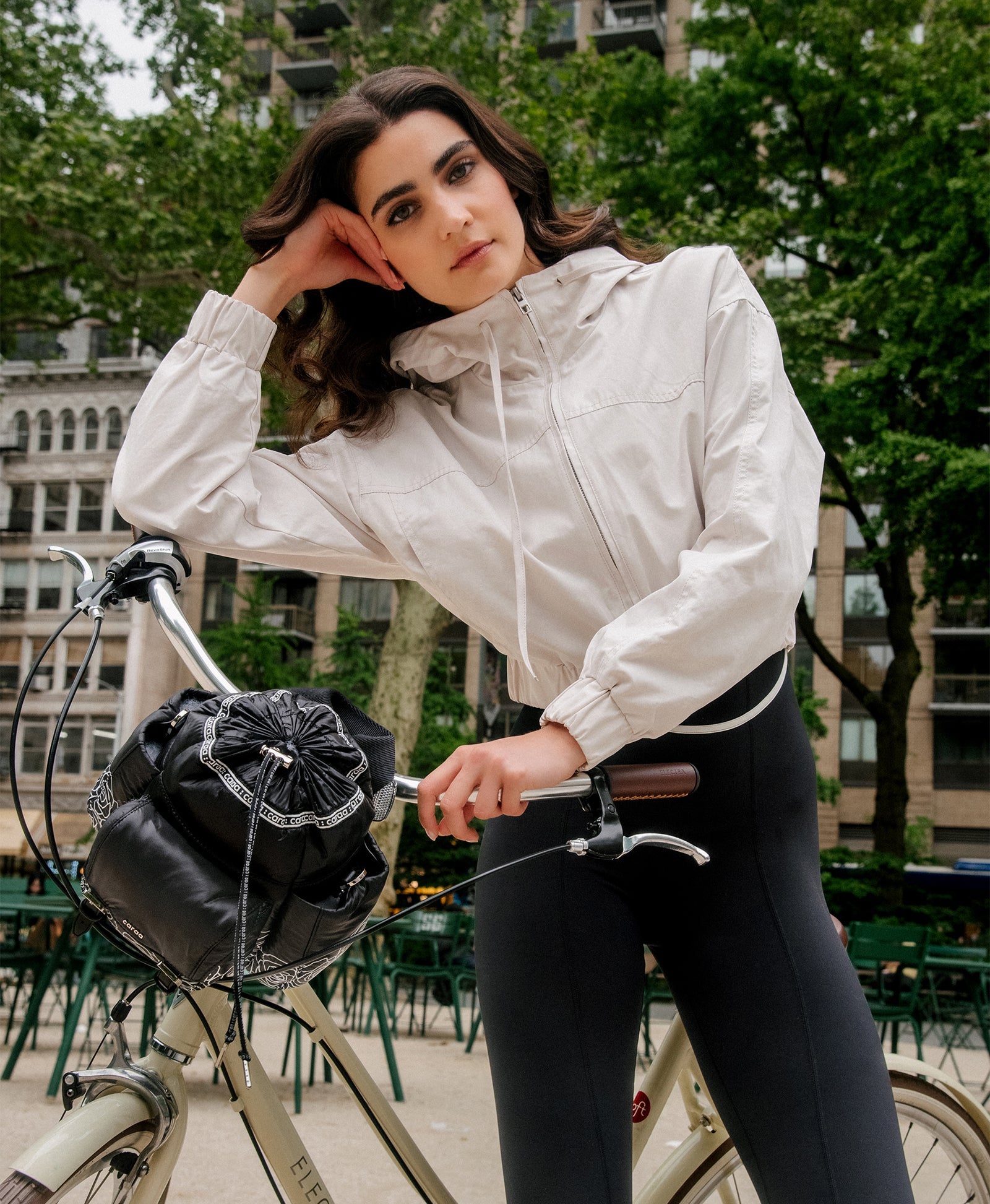 Caraa - Rosamund - Black Rose -
