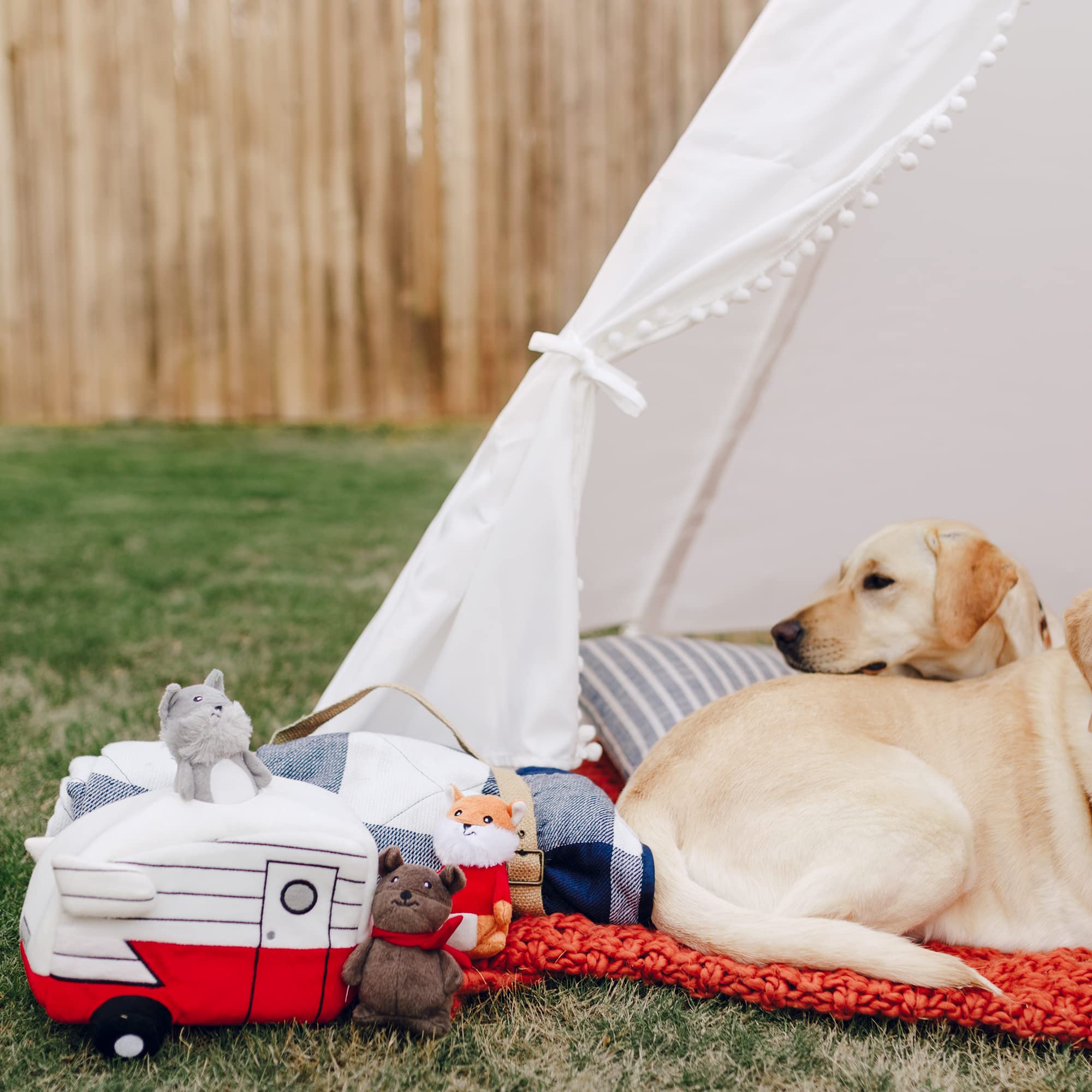 Zippy Paws - Zippy Burrow - Retro Camper -