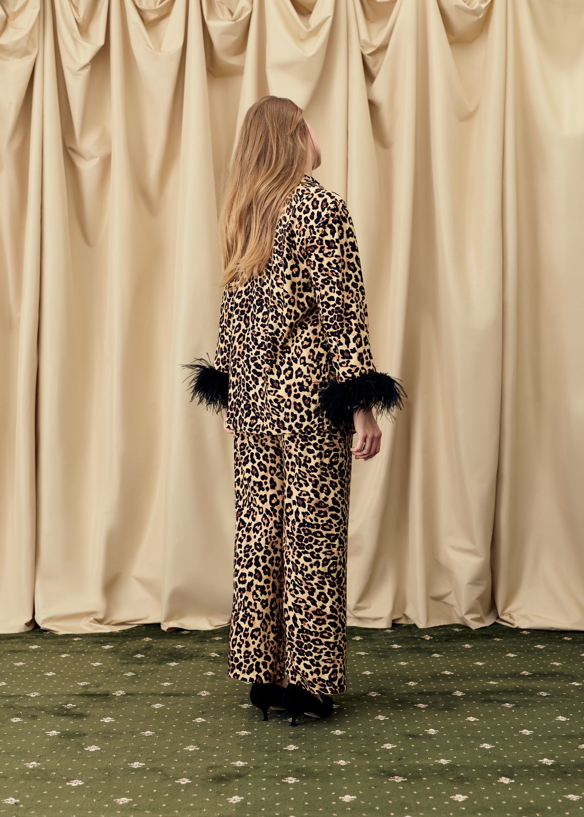 Sleeper - The Bow Pajama Set with Detachable Feathers in Leopard -