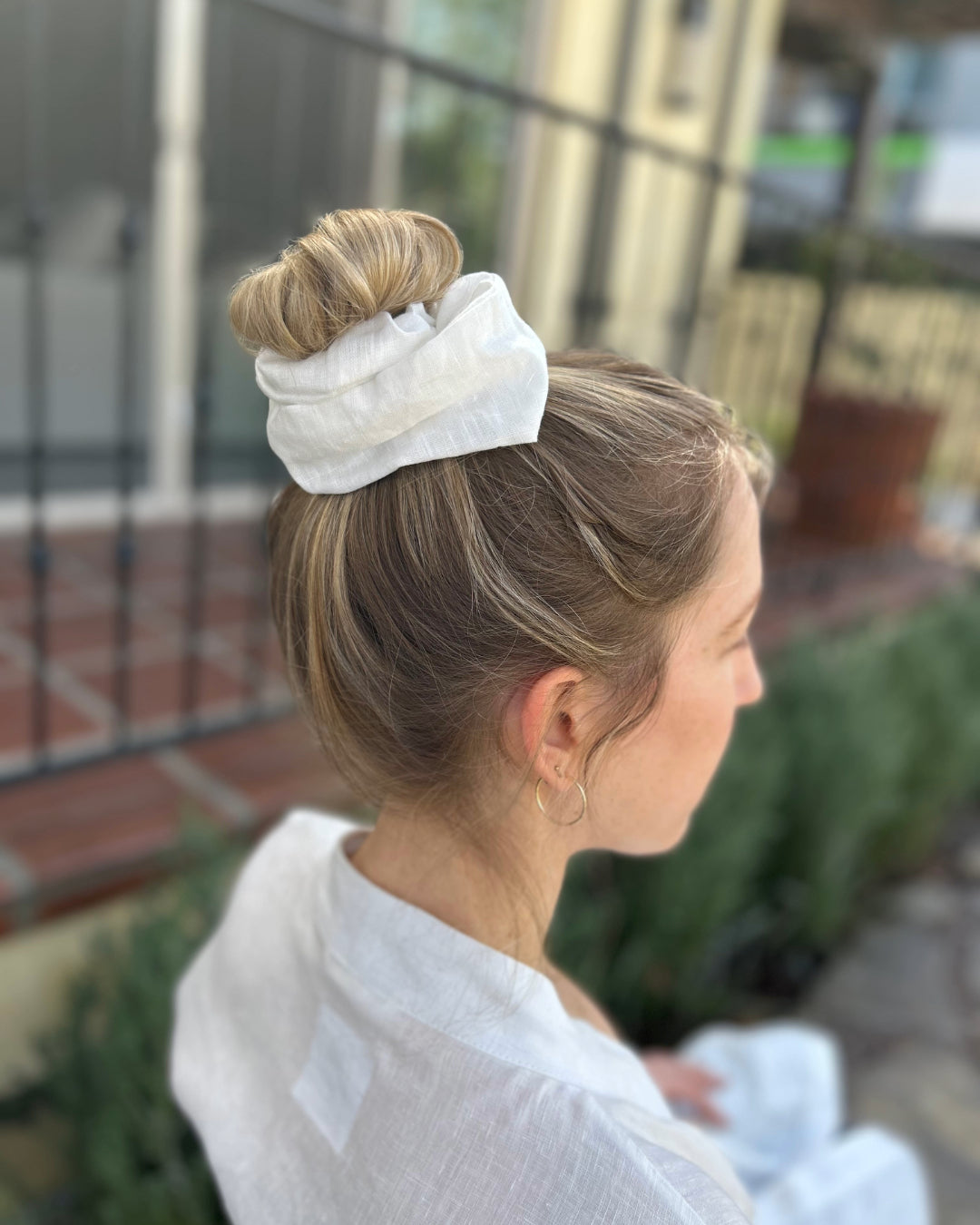 Be Idle - The Big Linen Scrunchie - White -