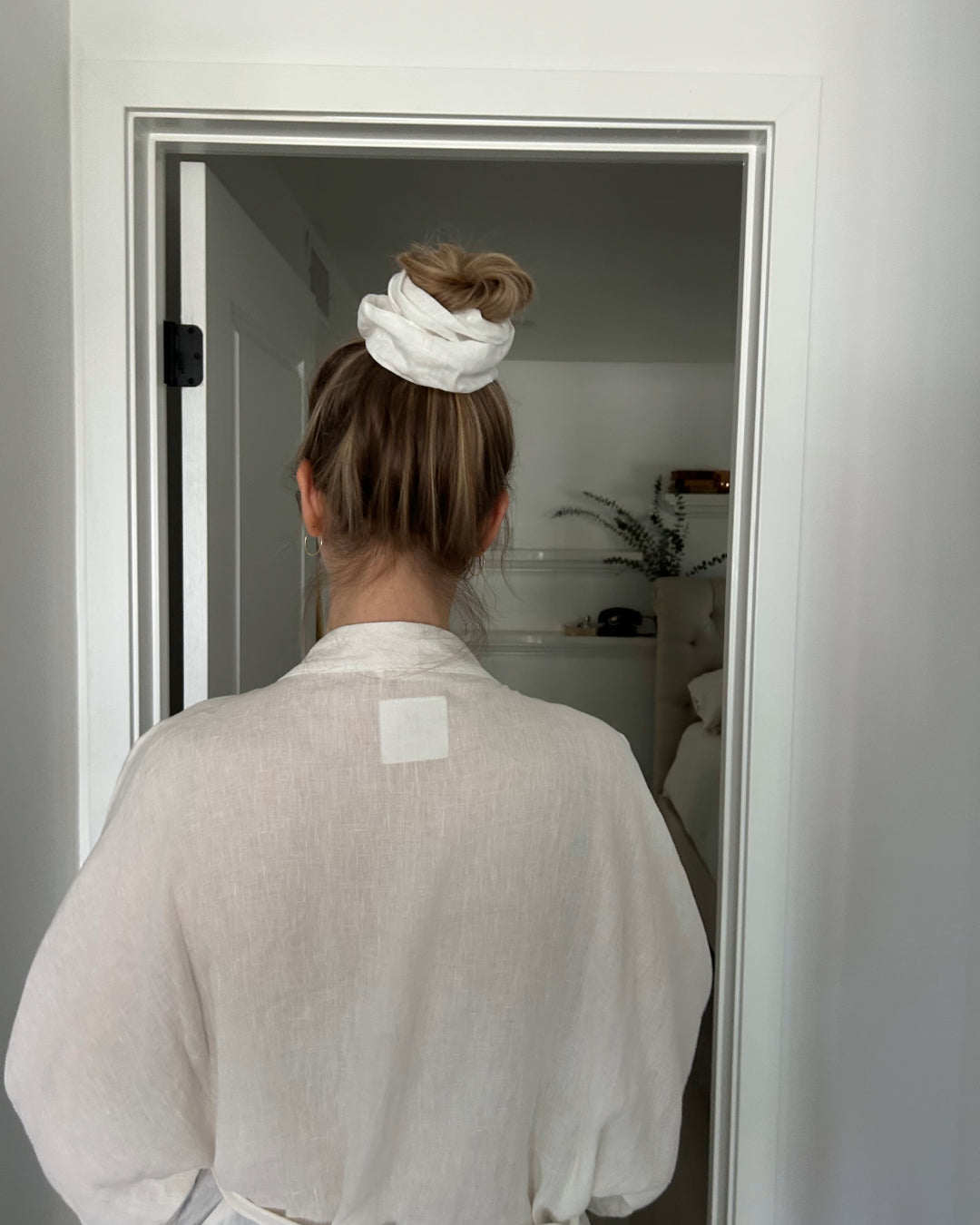 Be Idle - The Big Linen Scrunchie - White -