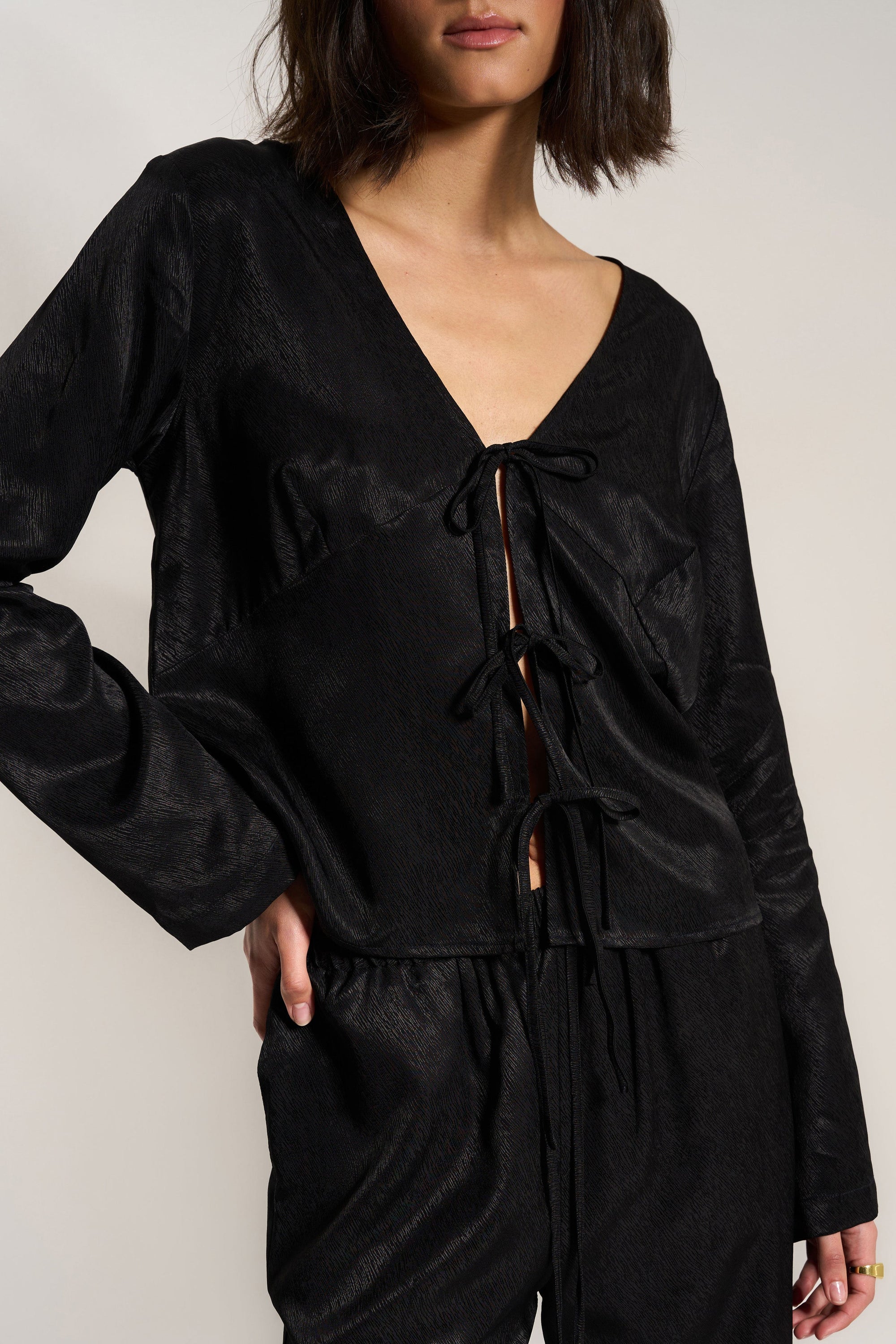 Be Idle - The Tie Front Top - Black -