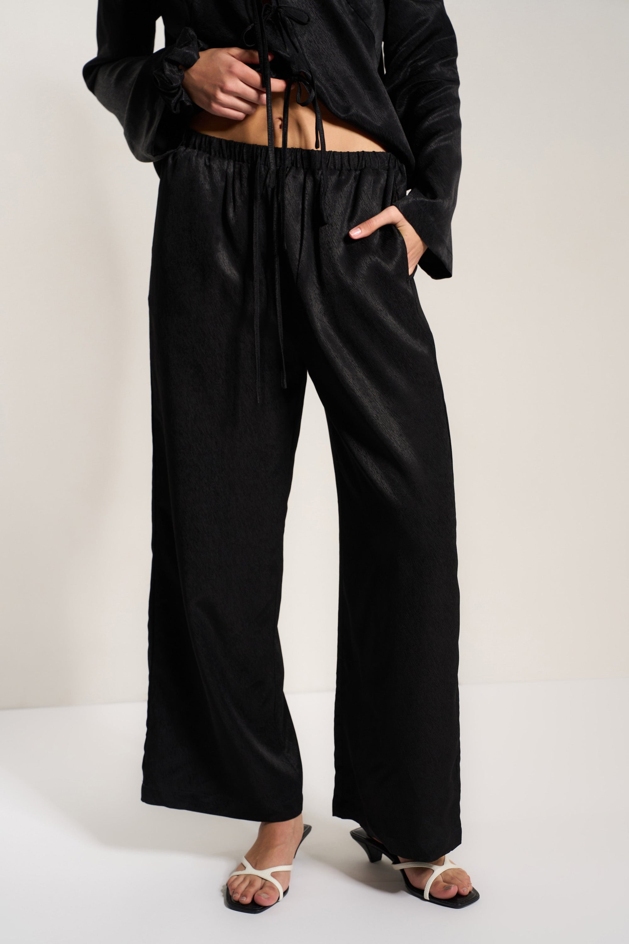 Be Idle - Drawstring Pant - Black -
