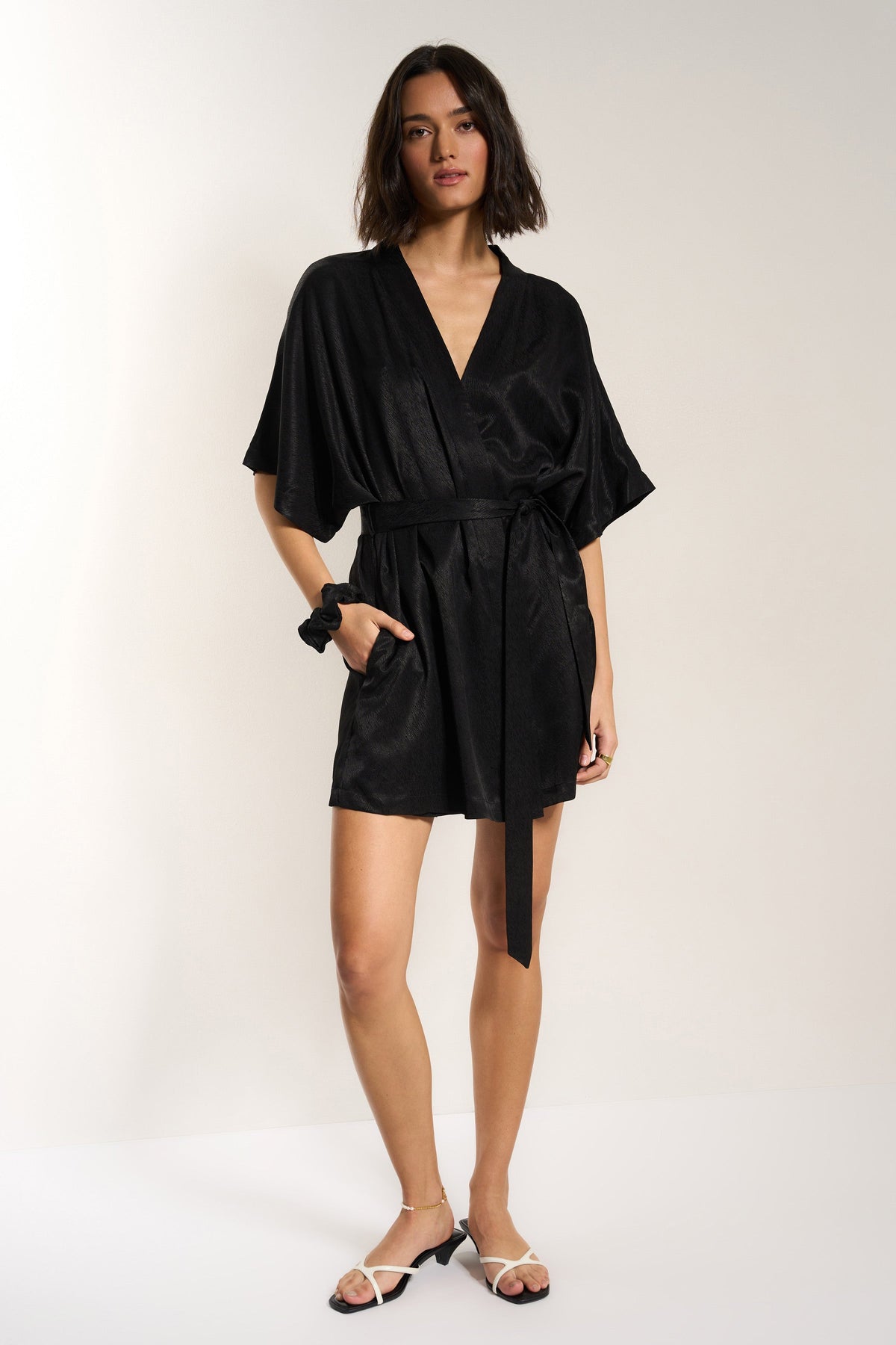Be Idle - The Short Robe - Black -