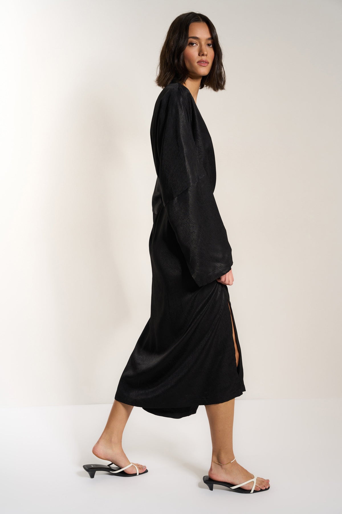 Be Idle - The Long Robe - Black -