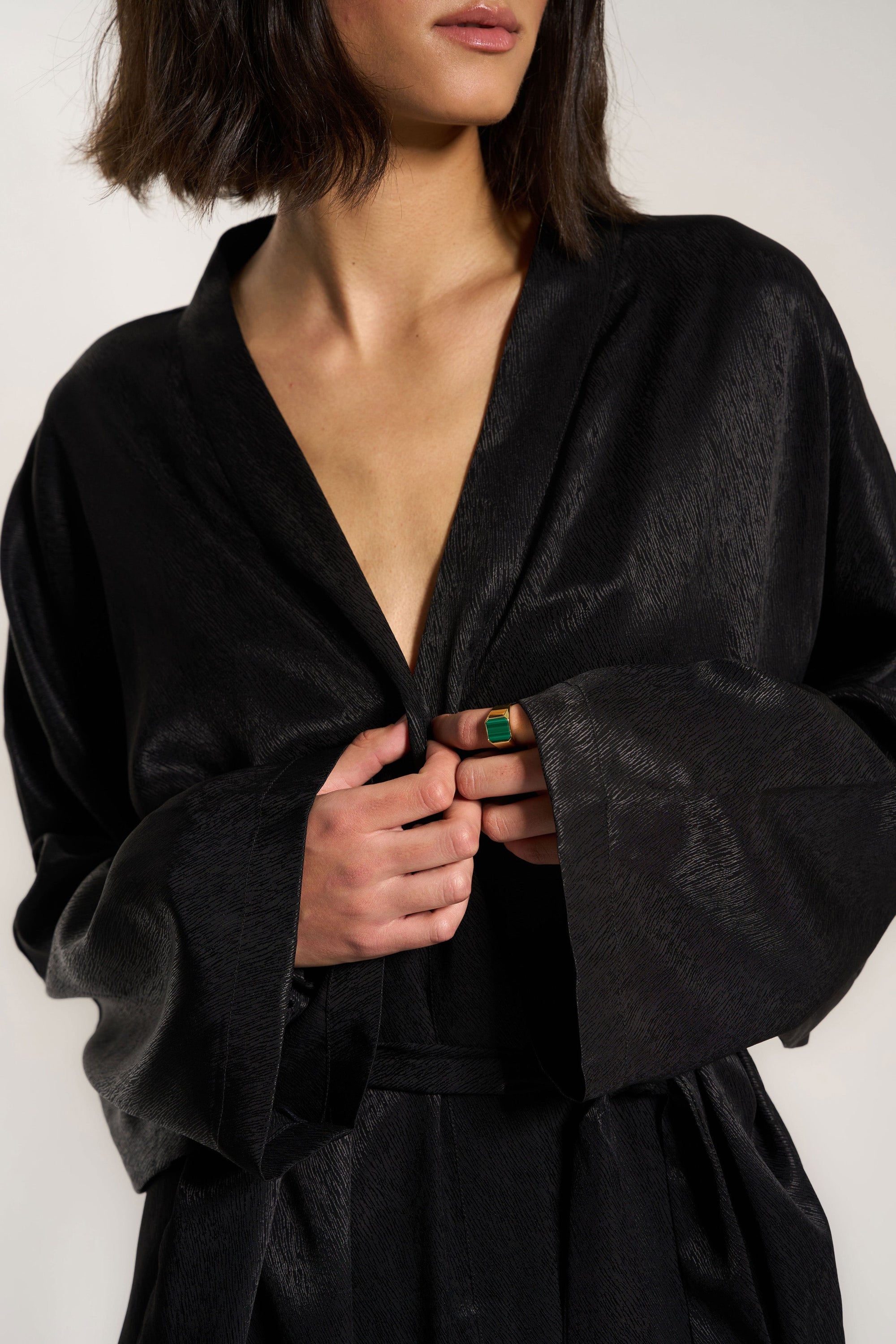 Be Idle - The Long Robe - Black -