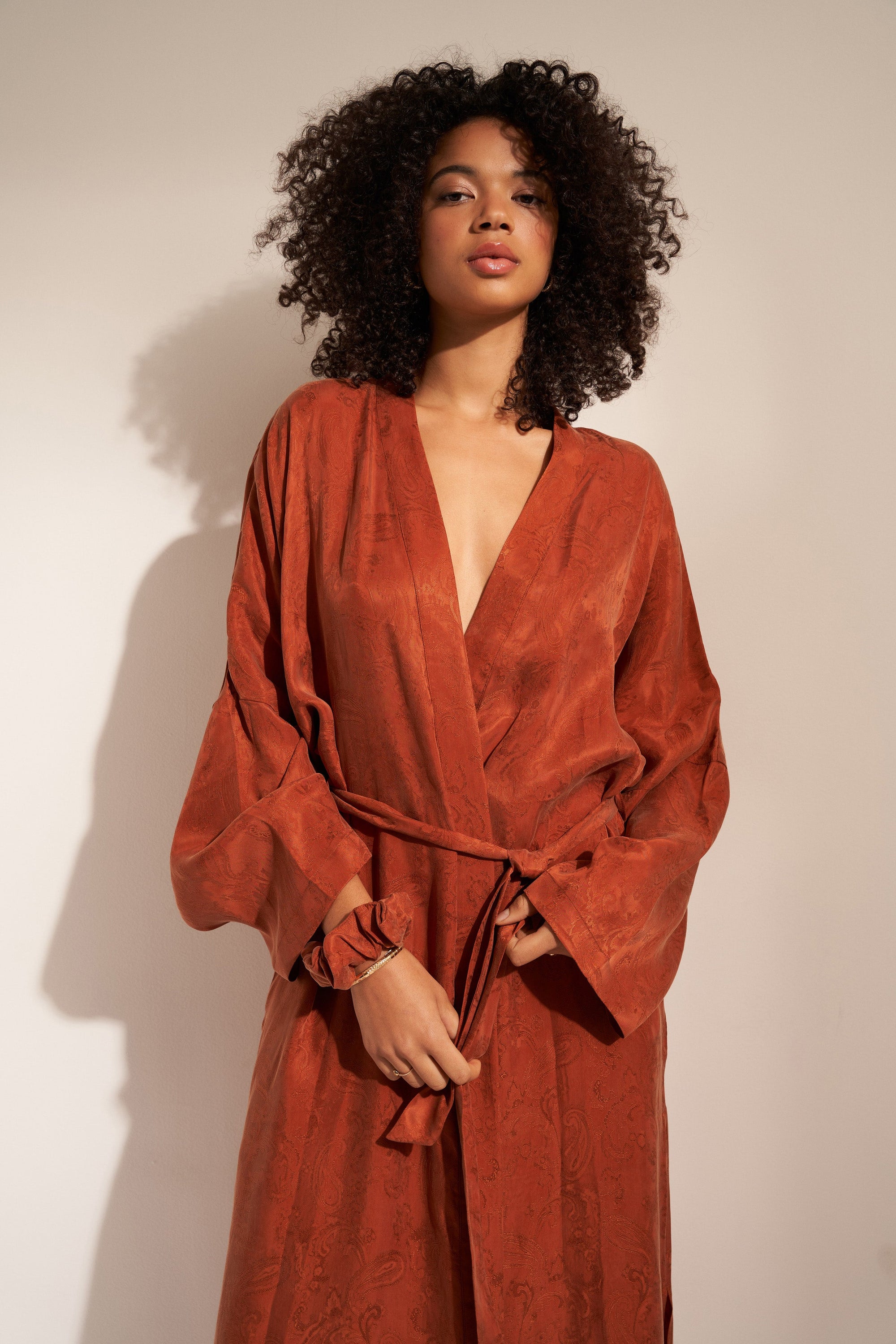 Be Idle - The Long Robe - Cinnamon -