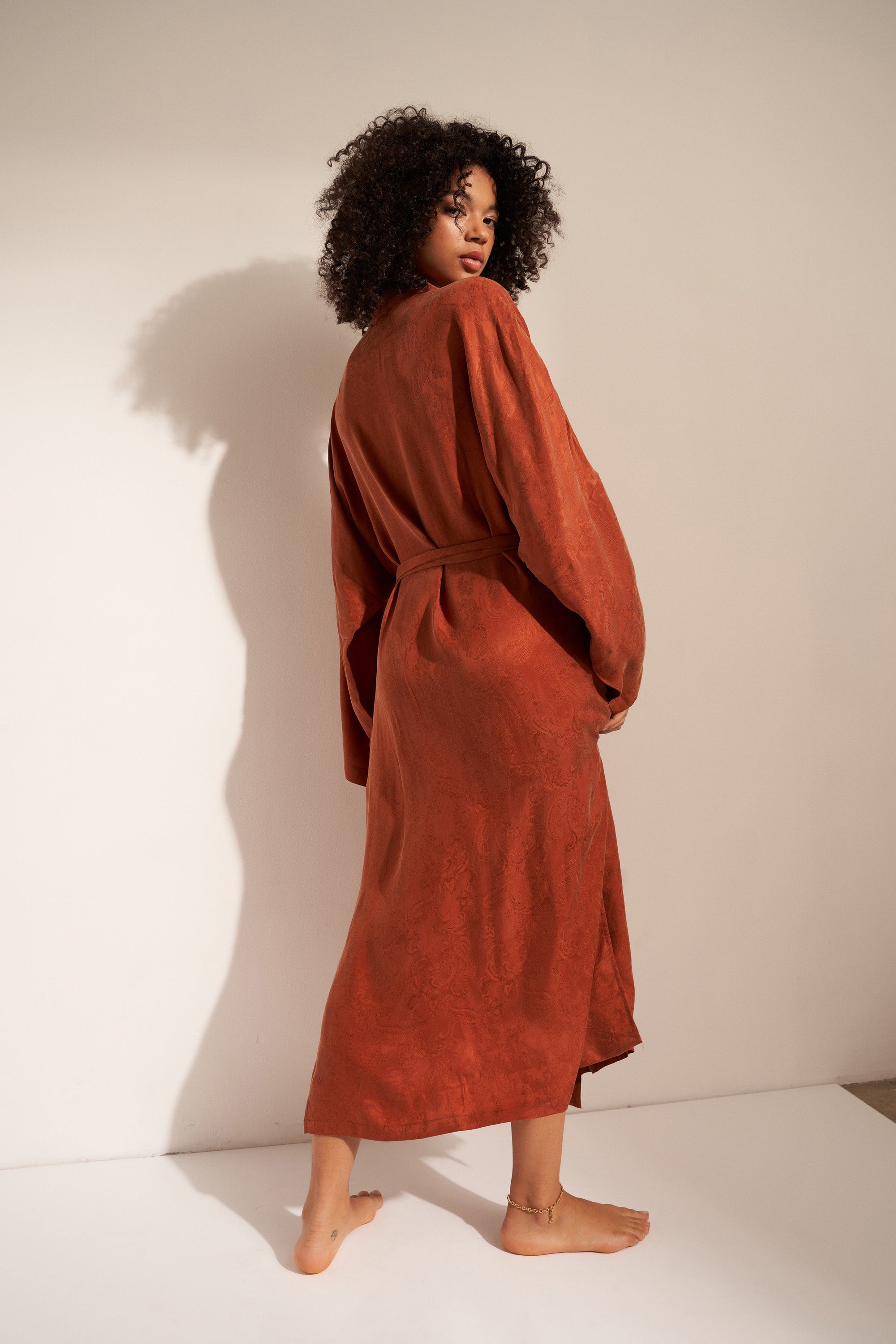 Be Idle - The Long Robe - Cinnamon -