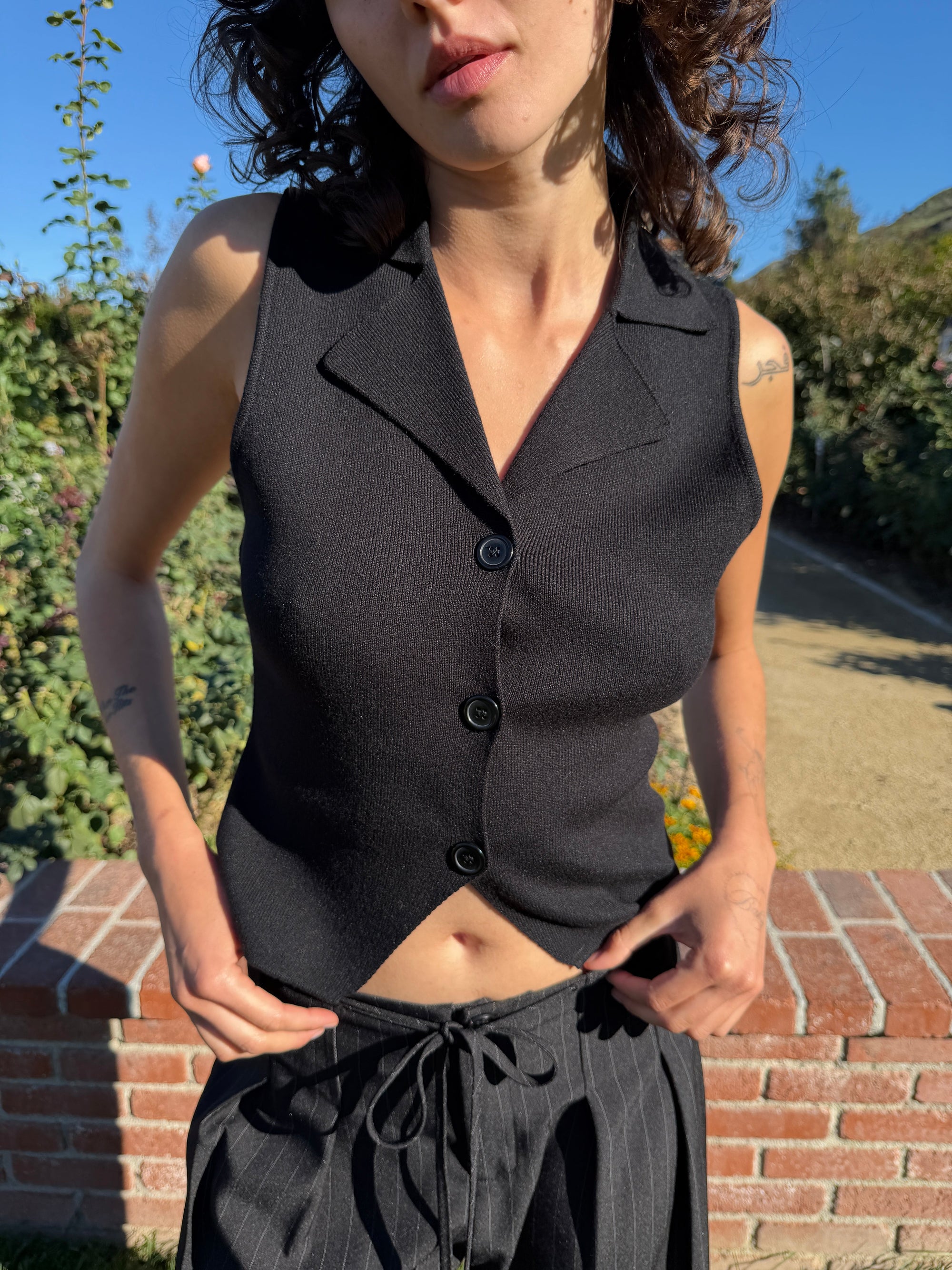 Lisa Says Gah - Max Sweater Vest - Black -