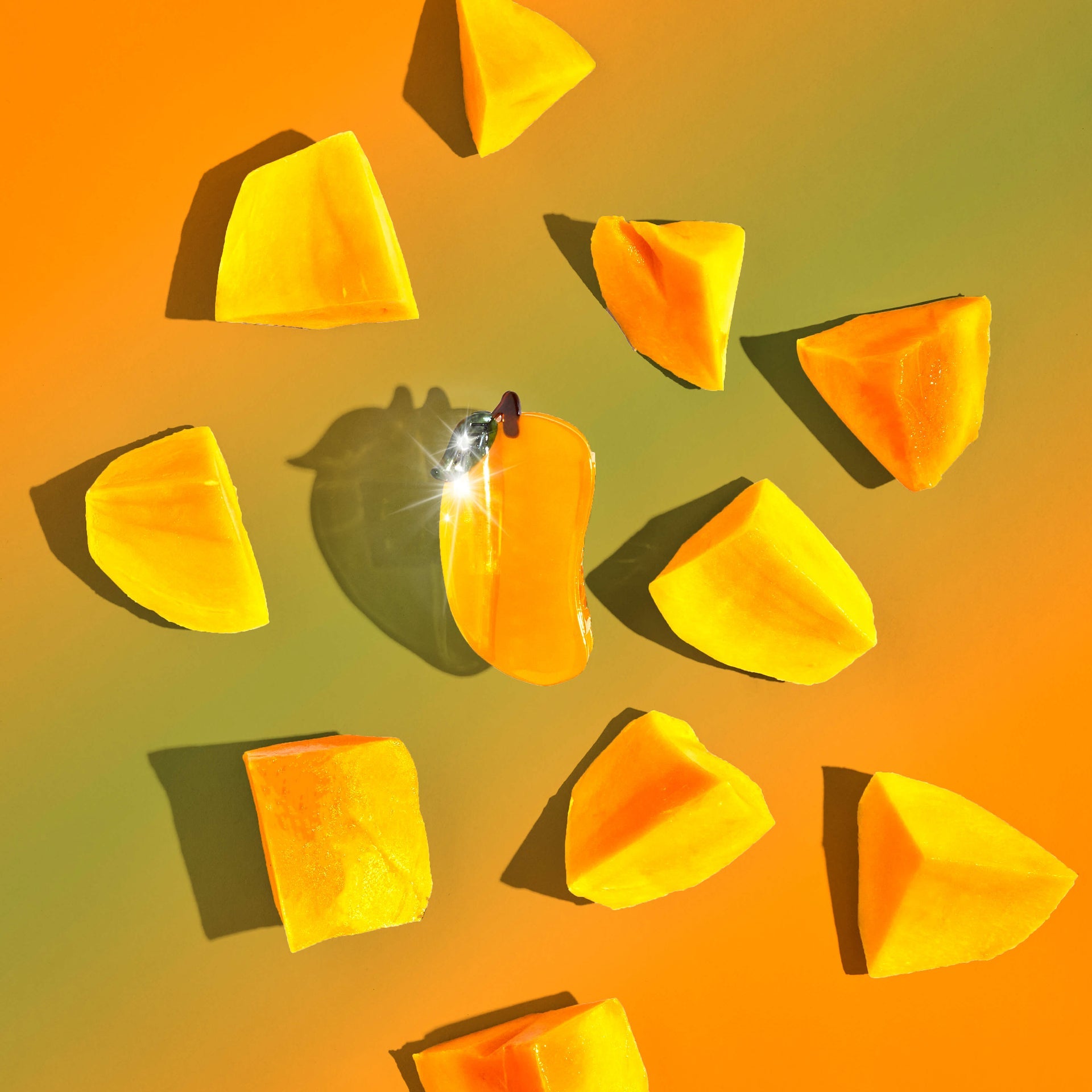 Jenny Lemons - Midi Mango Hair Claw Clip -