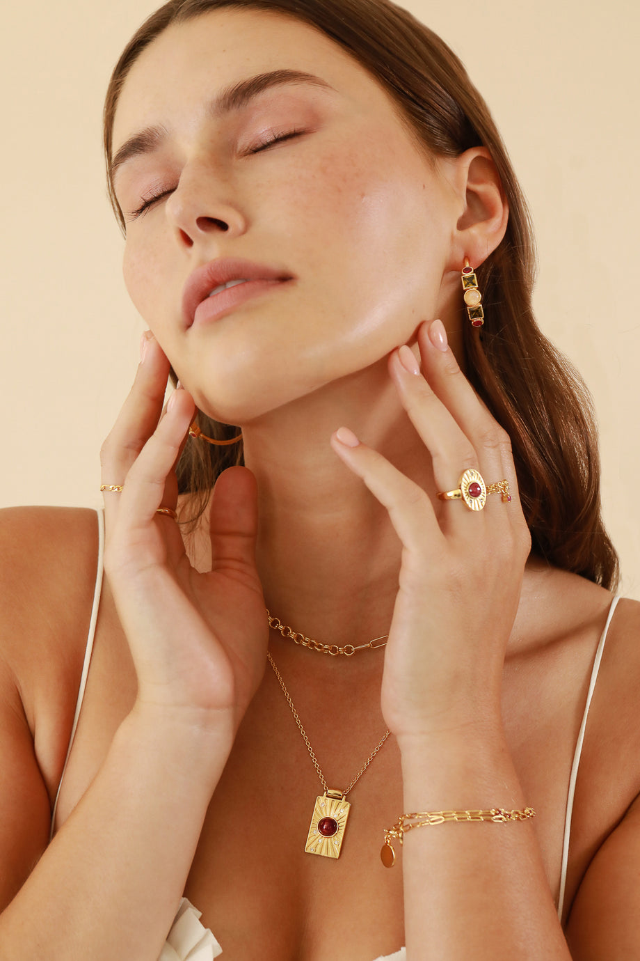 Leeada - Cadena Gem Ring - Gold Ruby -