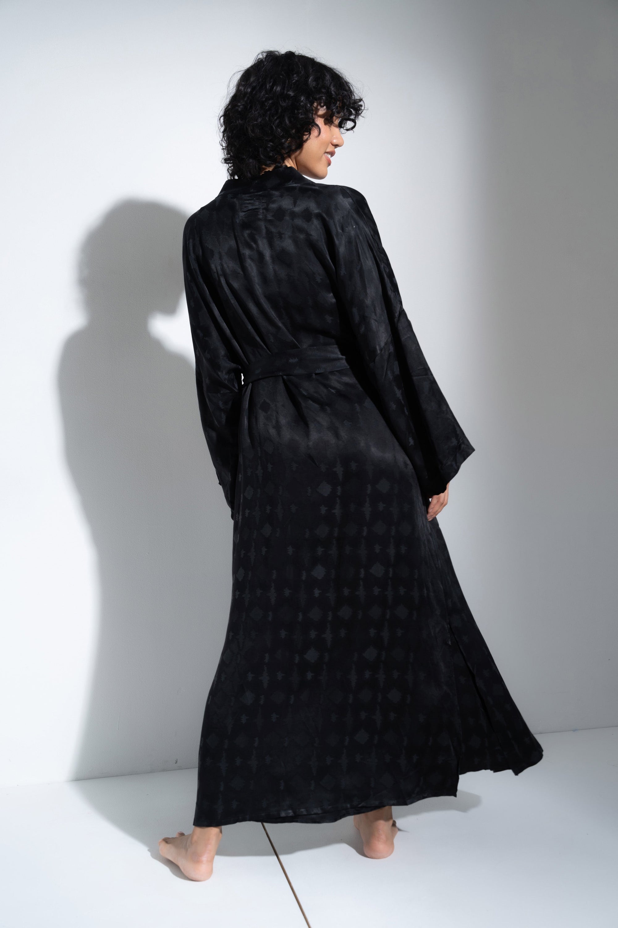 Be Idle - The Long Robe - Black Zig Zag -