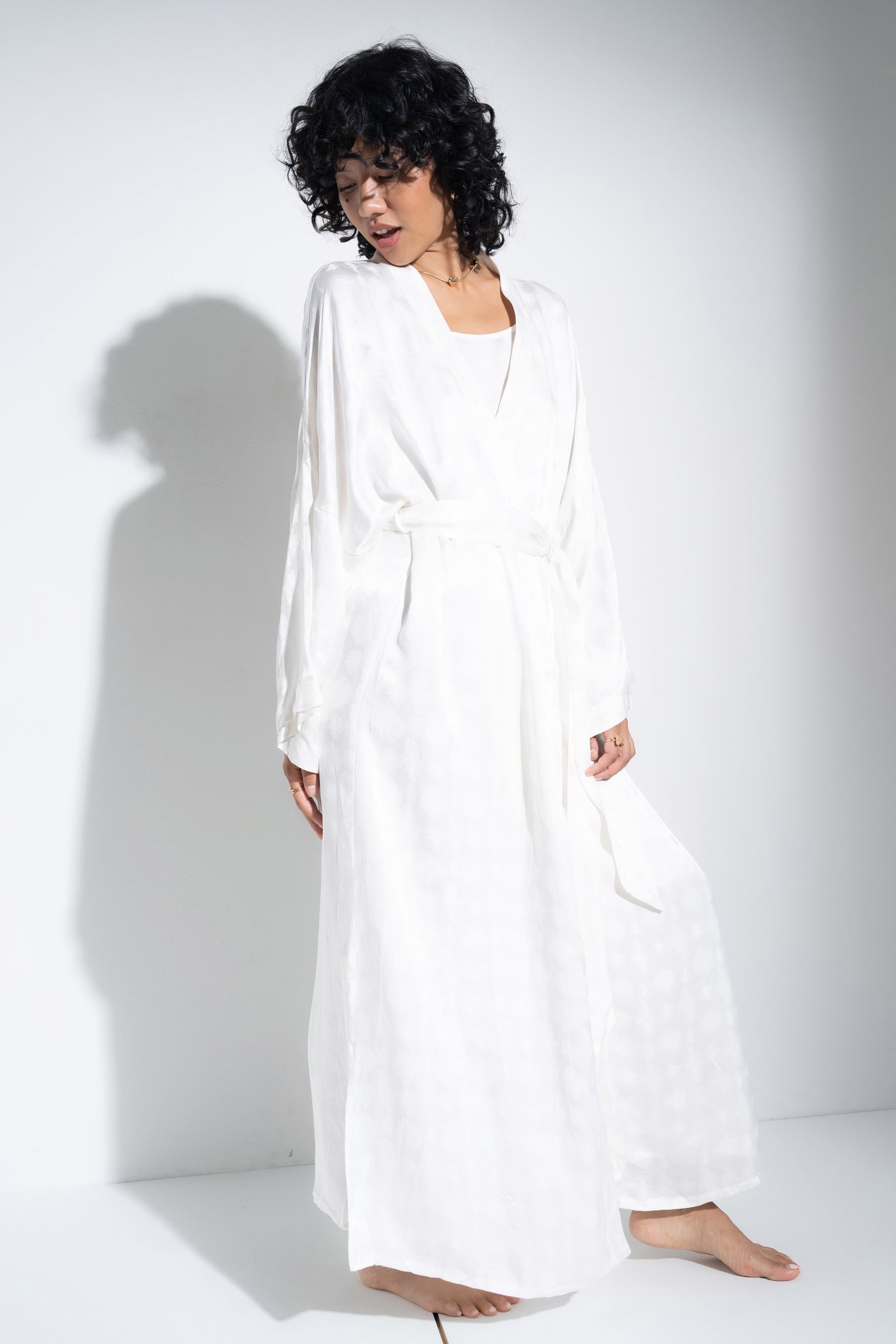 Be Idle - The Long Robe - White -
