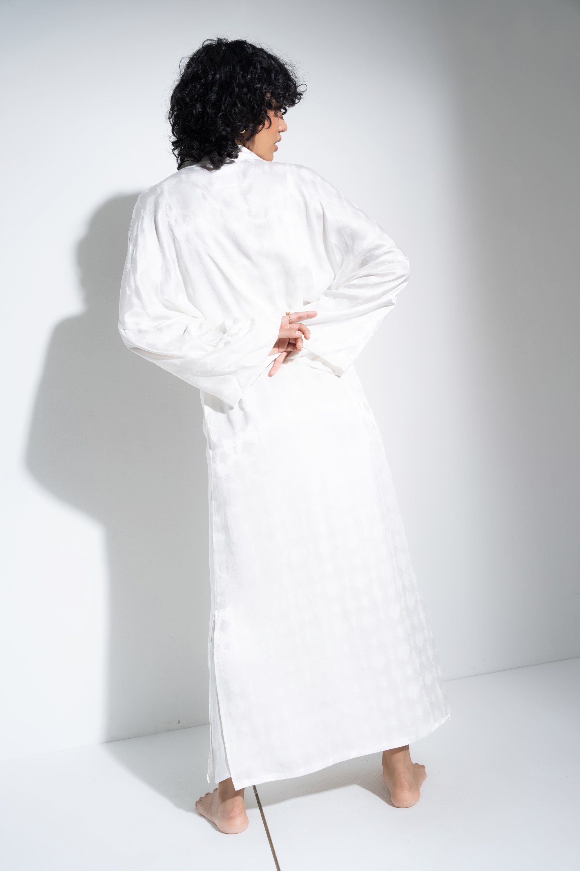 Be Idle - The Long Robe - White -