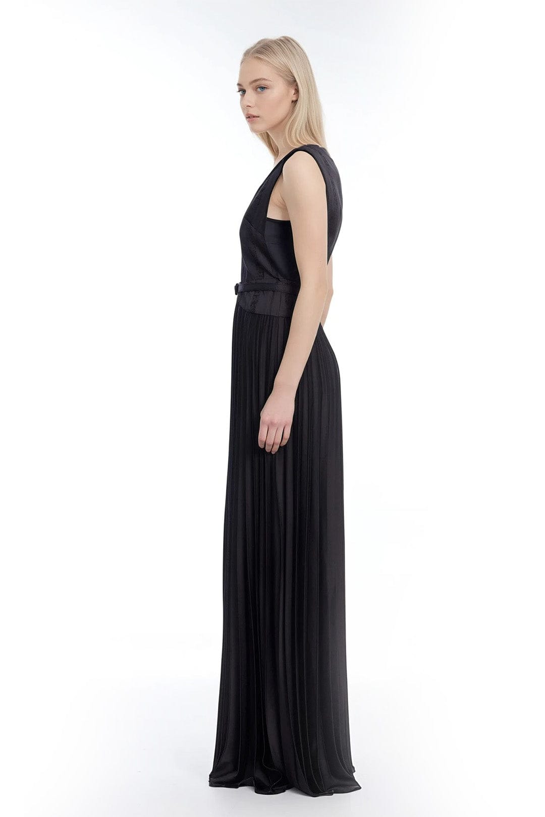 ONE33 SOCIAL - The Jaelyn - Pleated Gown -