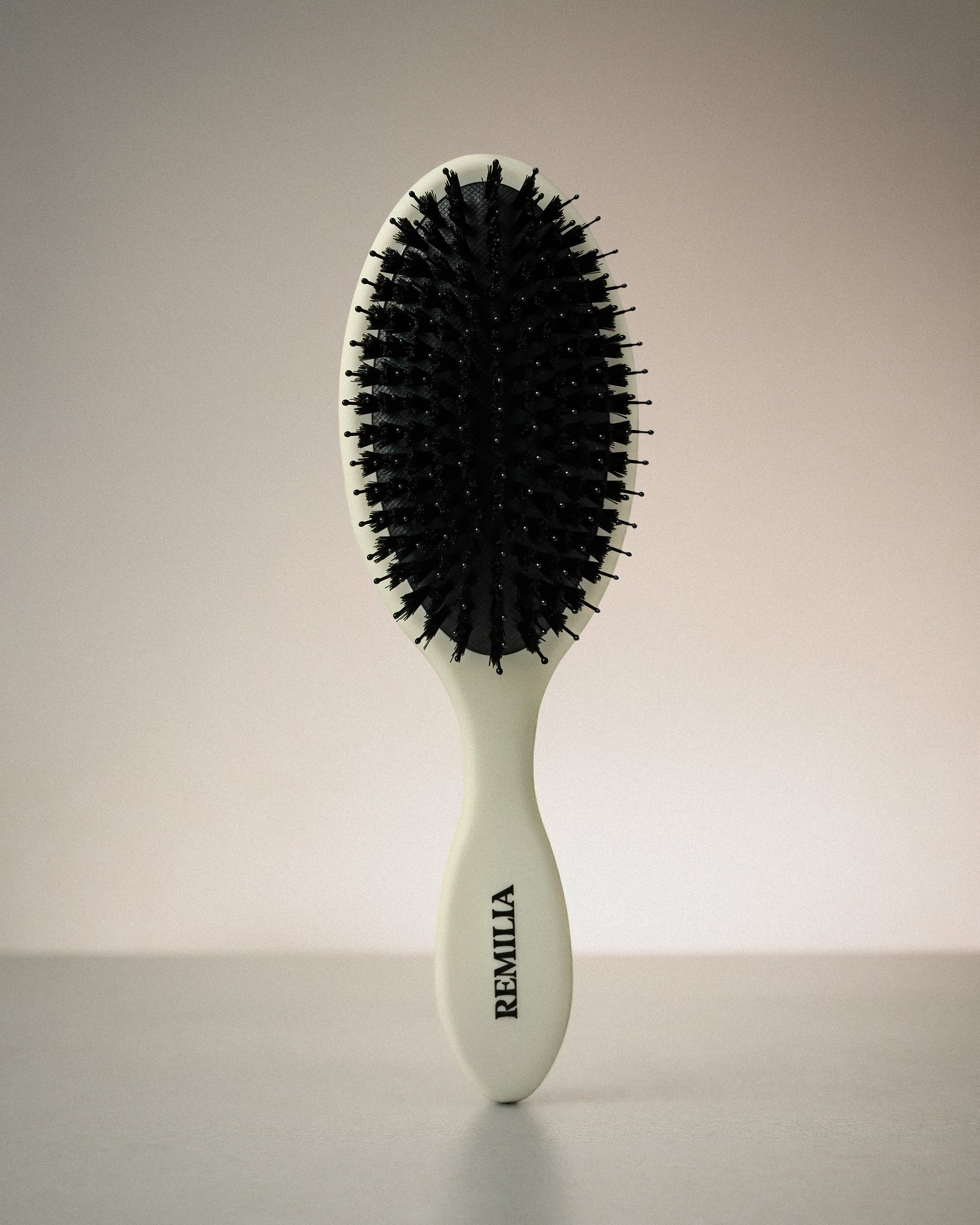 Remilia Hair - Vegan Lush Brush - Sand -