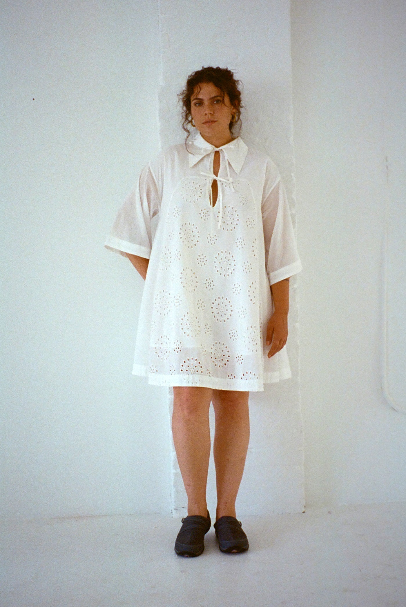 WRAY - Apron Dress - Salt Eyelet -