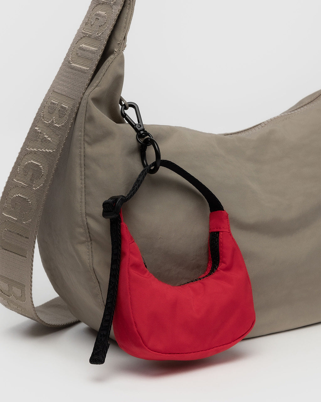 Baggu - Crescent Bag Charm - Candy Apple -