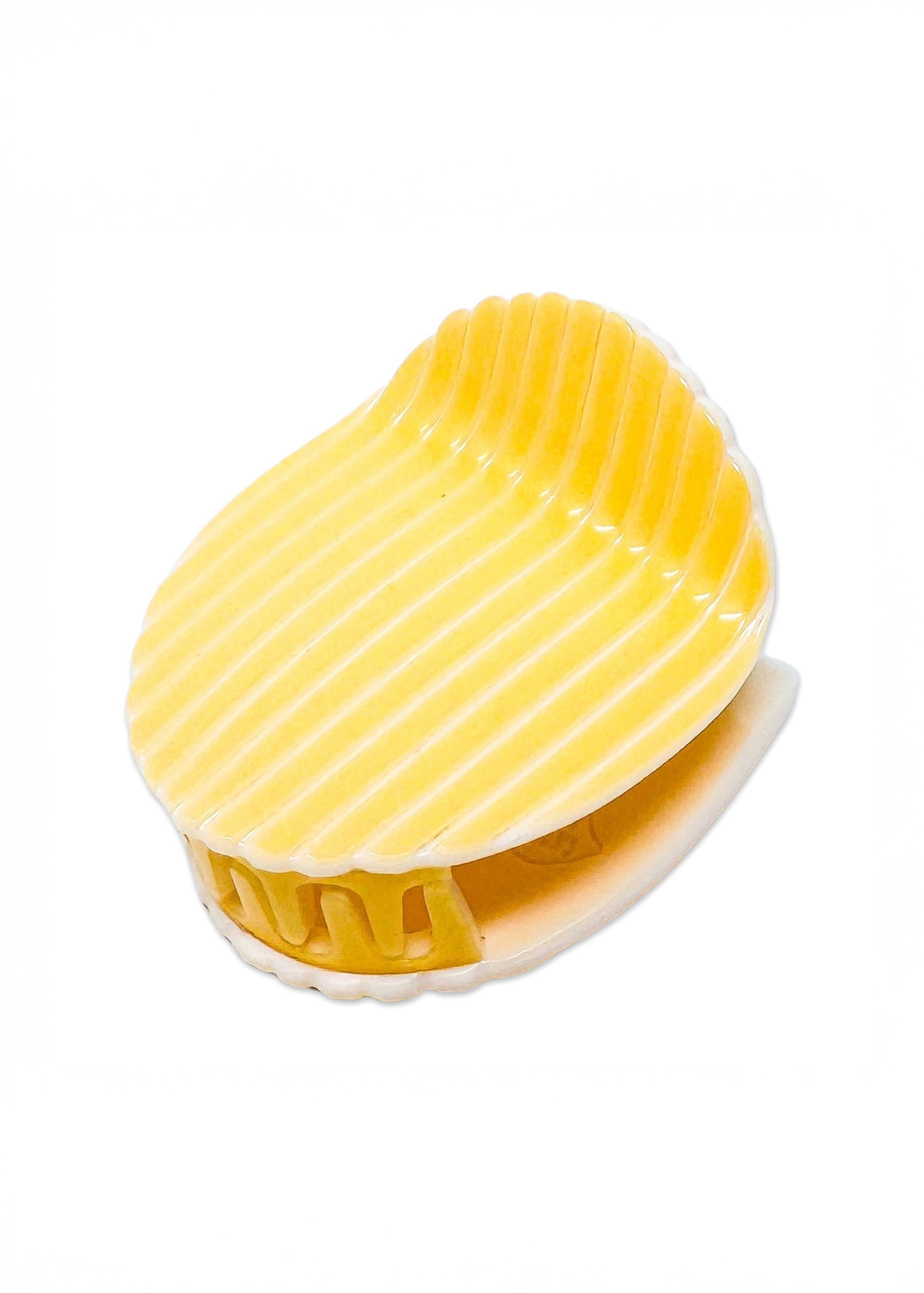 Jenny Lemons - Midi Ruffle Chip Hair Claw -