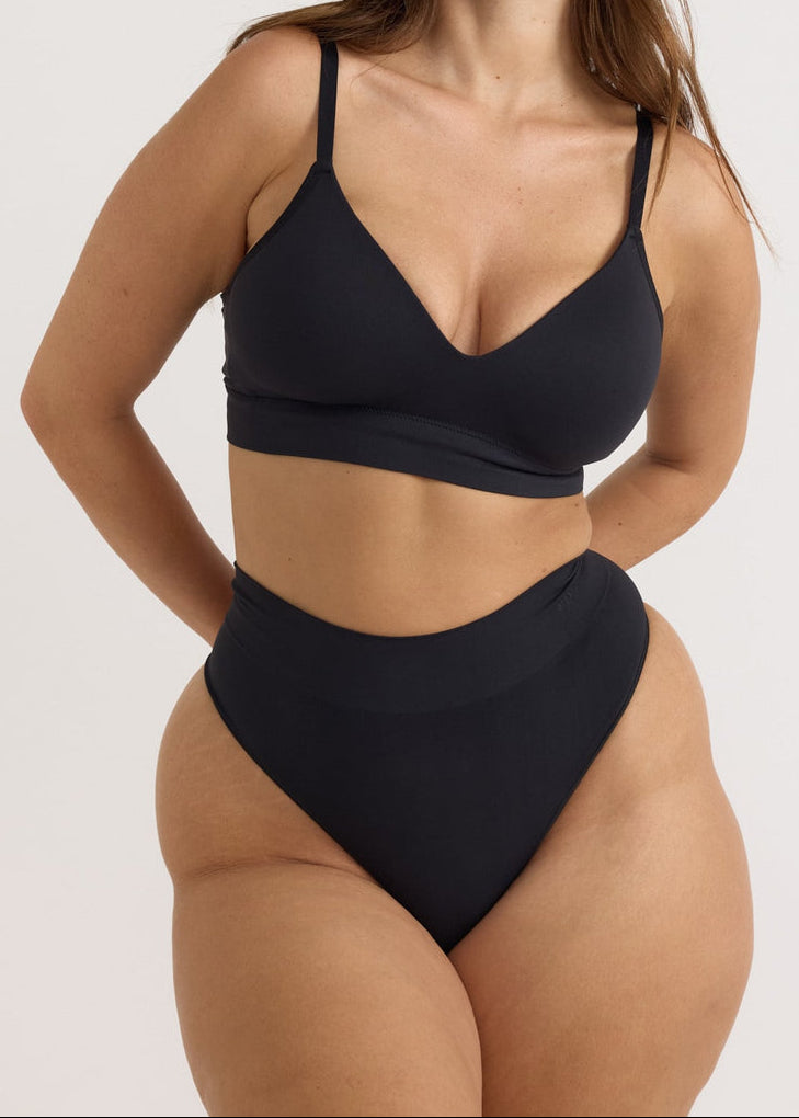 Organic Basics - Smooth Thong 5 Pack - Seaweed / Walnut / Hazelnut / Black / Black -