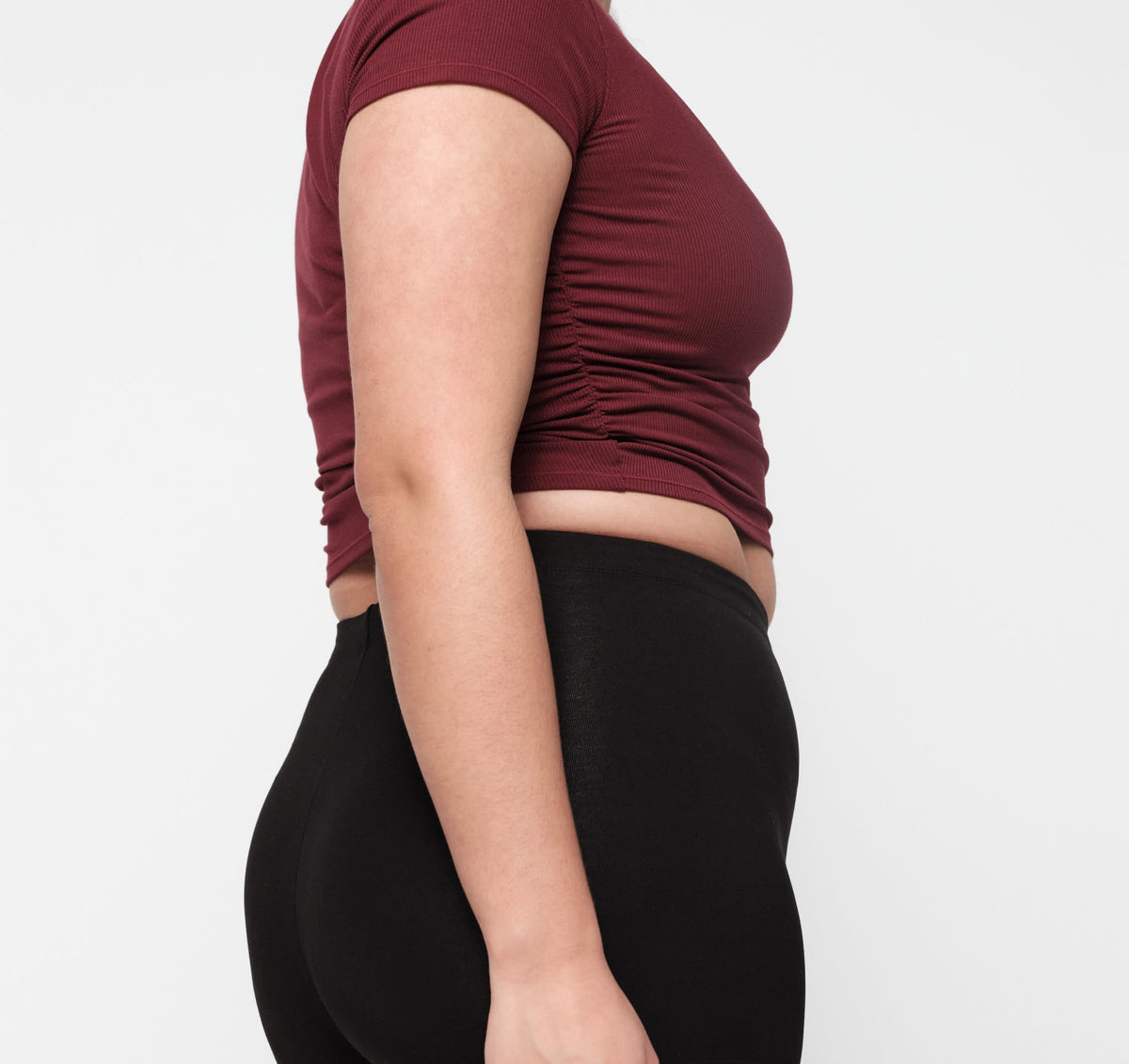 Organic Basics - Active Rib Ruched Tee - Summer Wine -