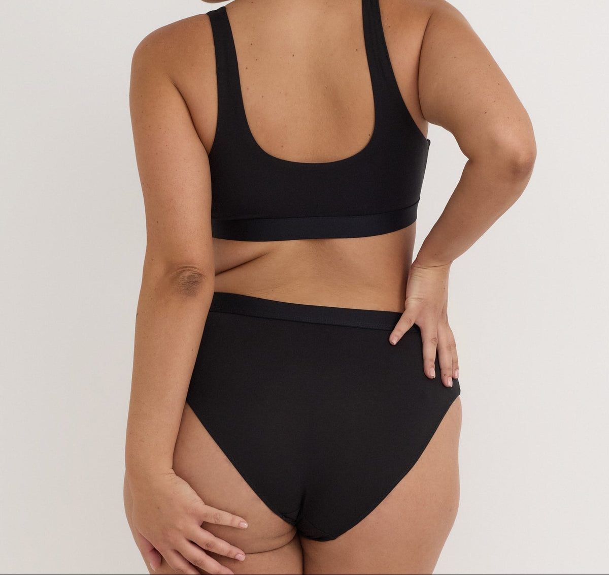 Organic Basics - Soft Touch Scoop Neck Bralette - Black -