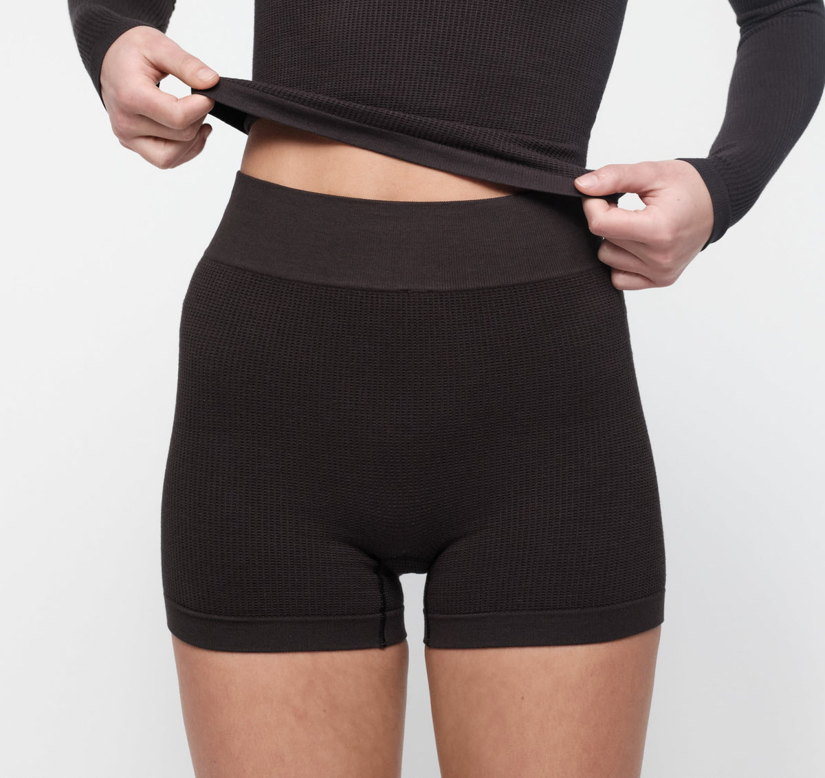 Organic Basics - Seamless Waffle Shorts - Black -