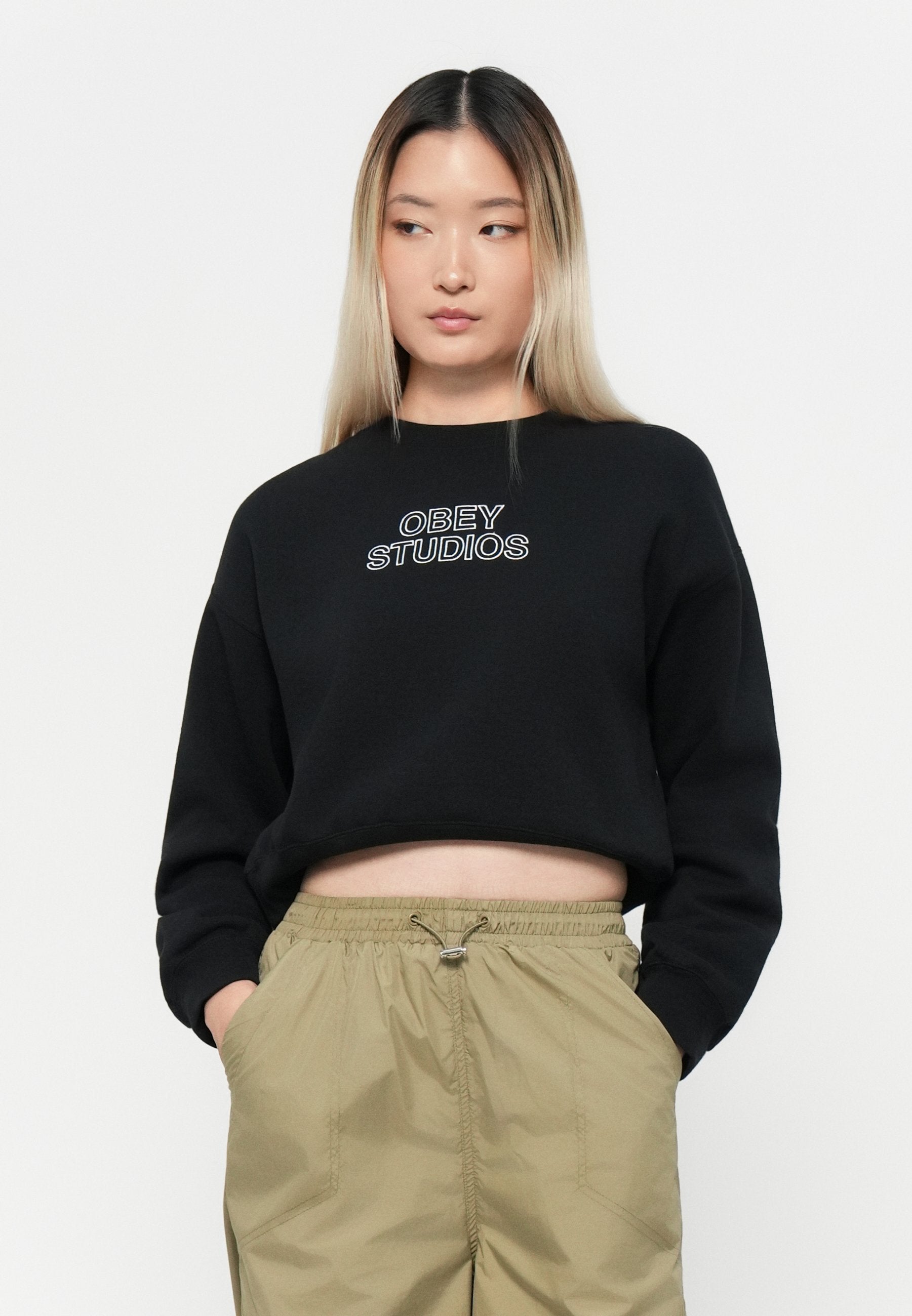 Obey - Studios Cropped Crew - Outline Black -