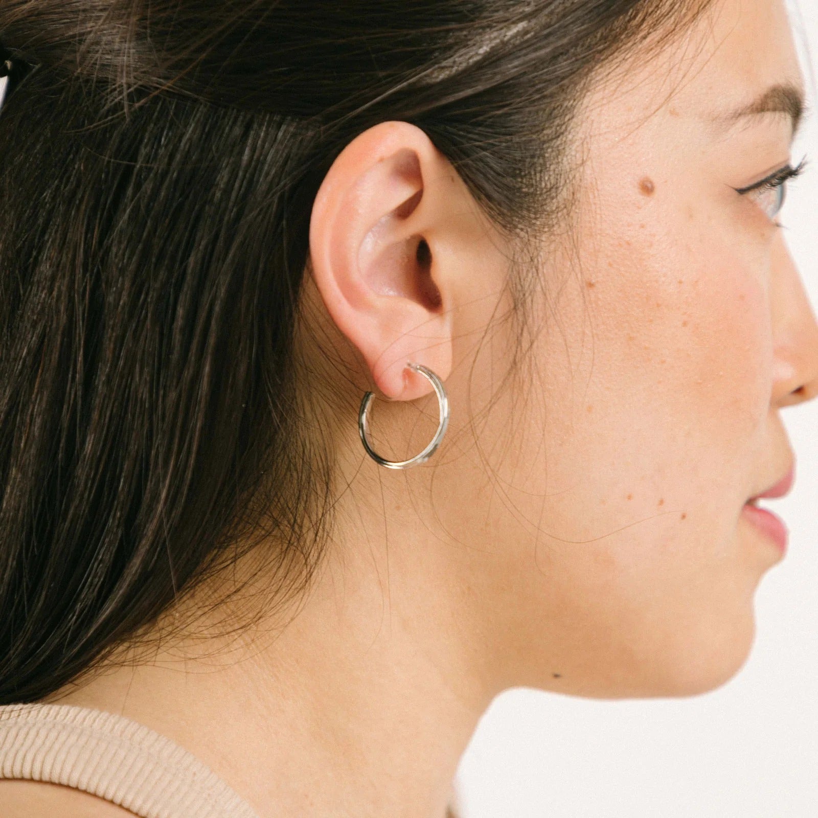 Aiori - Cassie Hoop Clip On Earrings - Silver -