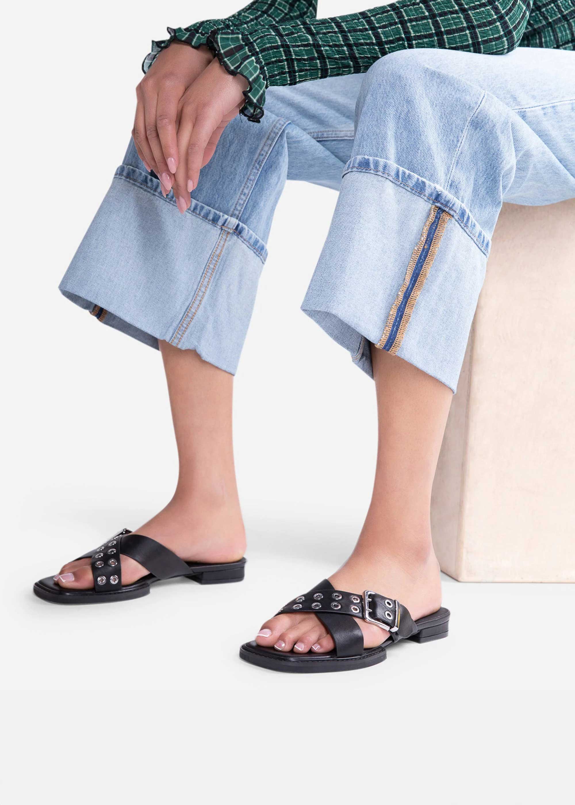 Intentionally Blank - Clipz Leather Sandal -