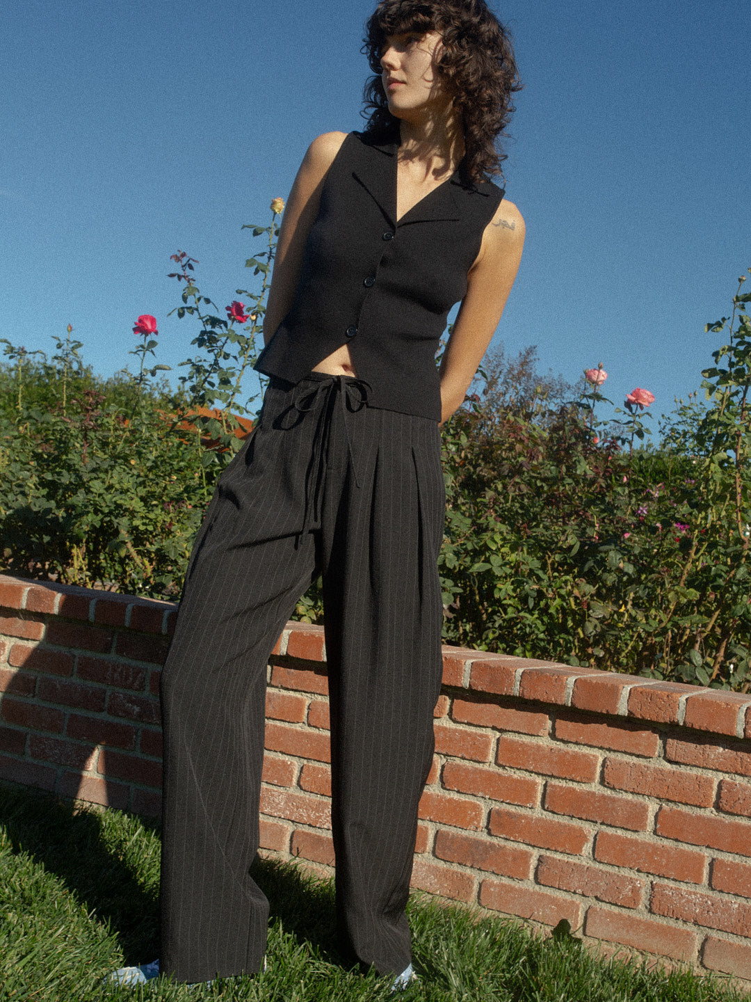 Lisa Says Gah - Max Sweater Vest - Black -