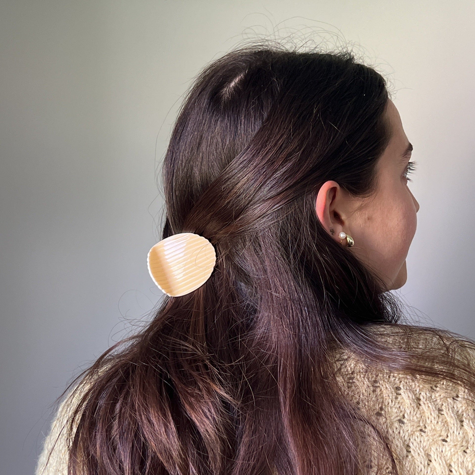 Jenny Lemons - Midi Ruffle Chip Hair Claw -