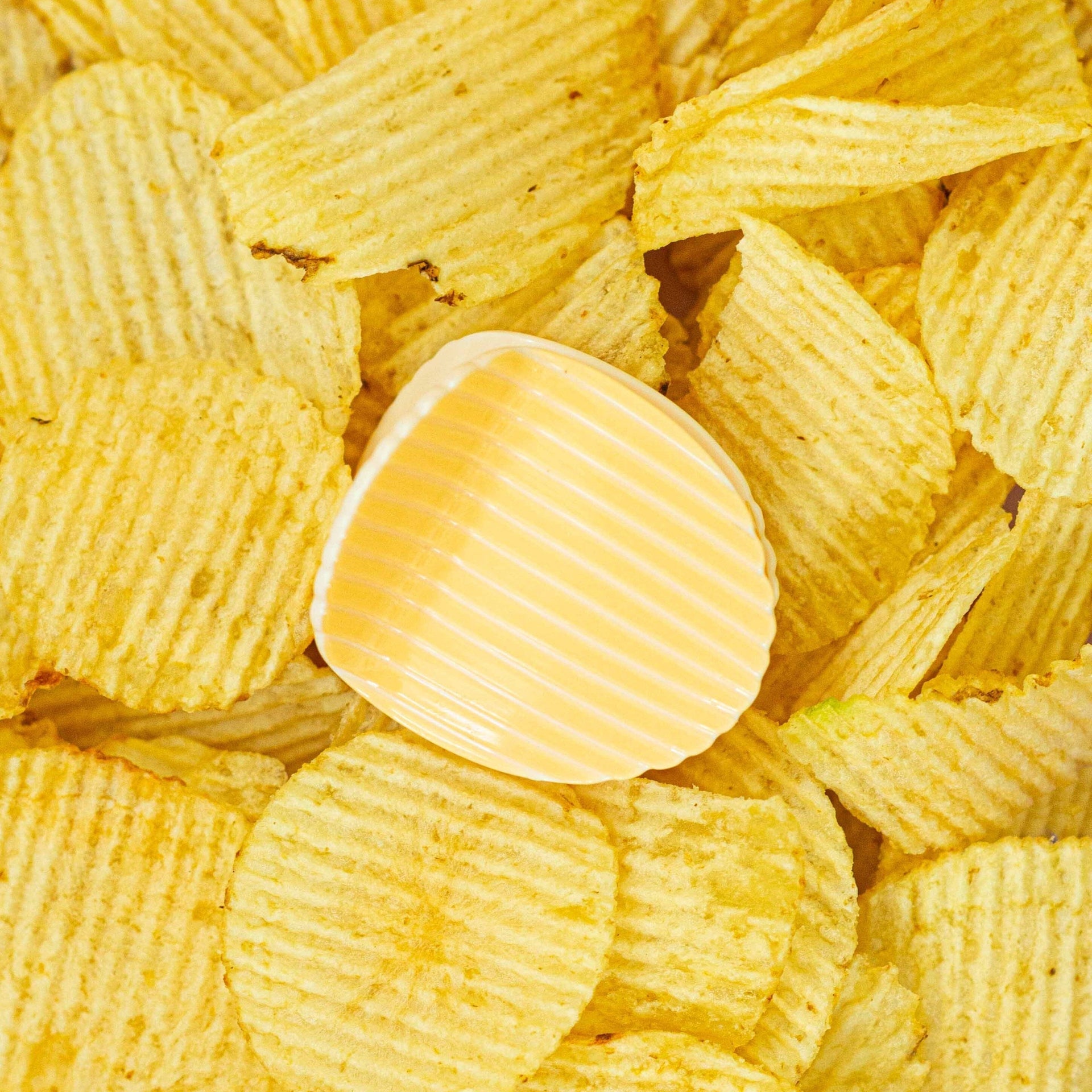 Jenny Lemons - Midi Ruffle Chip Hair Claw -